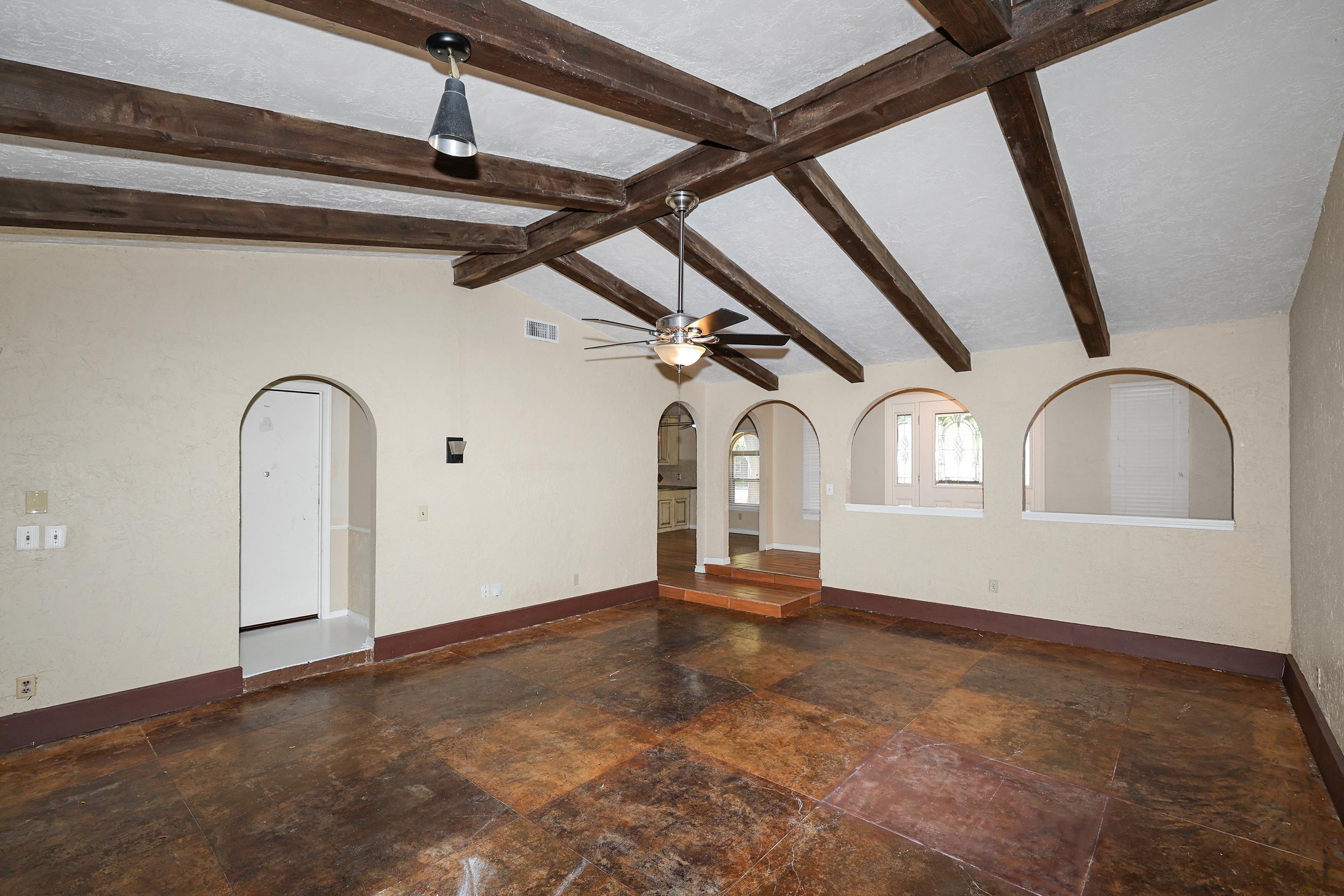 8-Living Area.jpg
