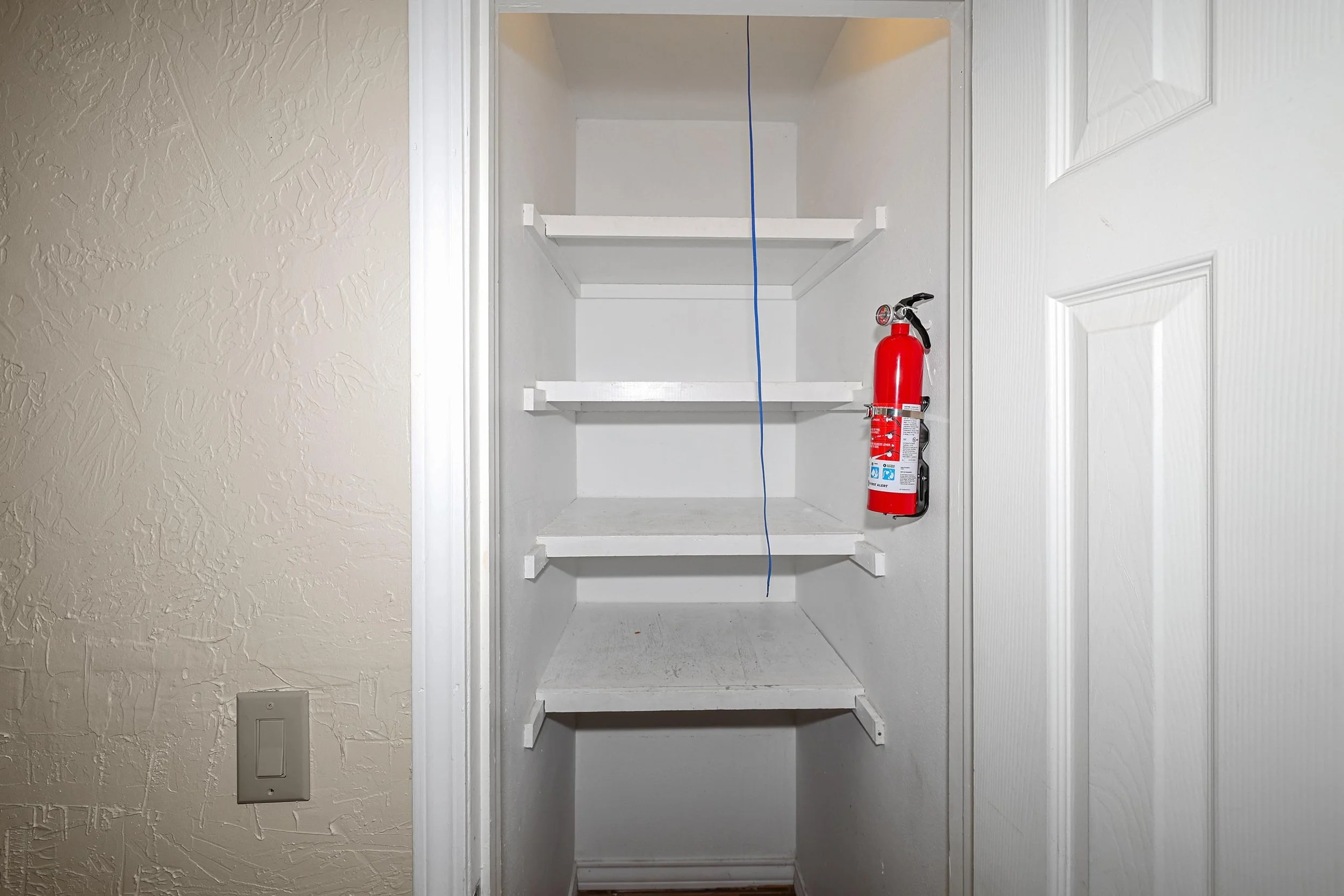 14-Pantry.jpg