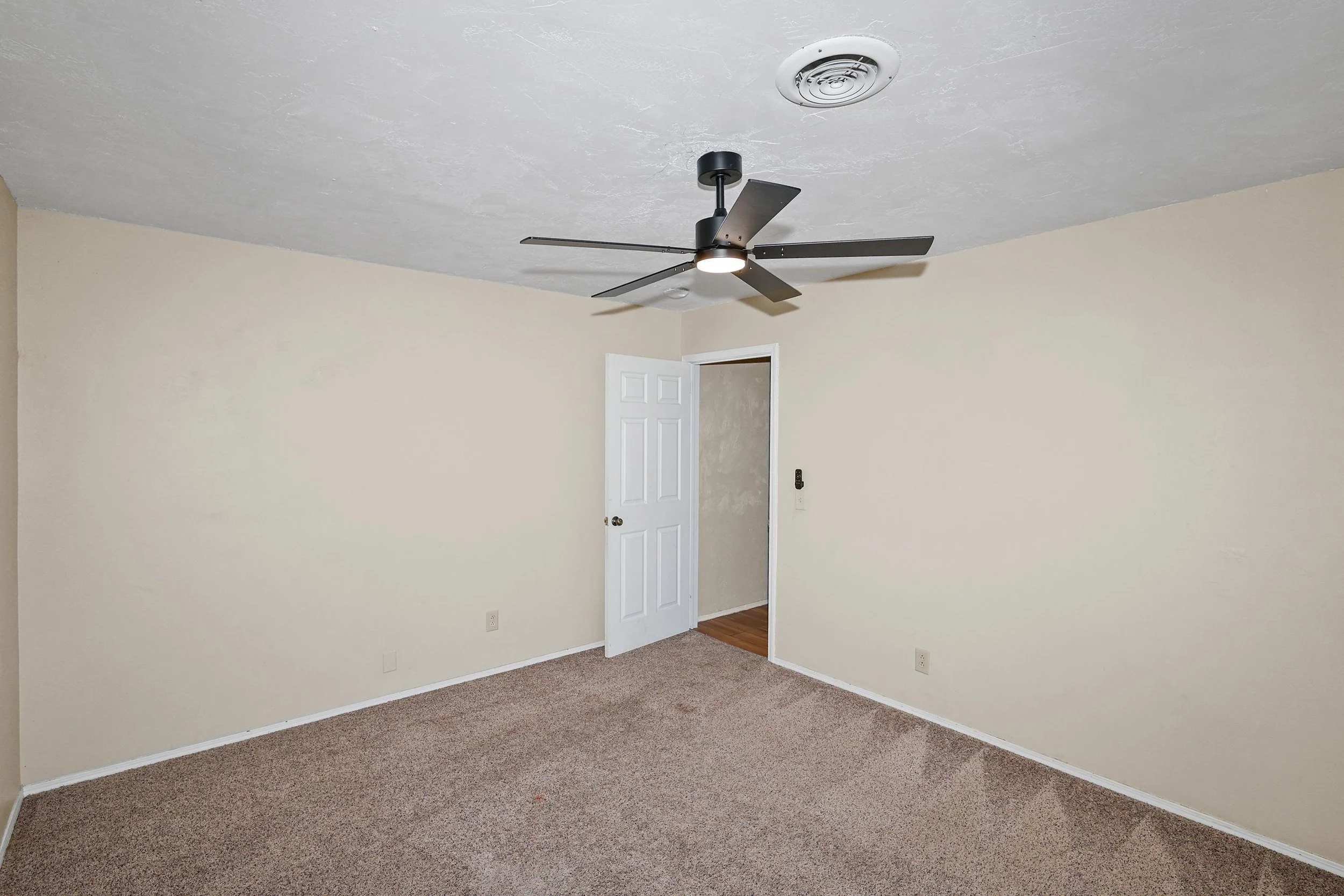 24-2nd Bedroom.jpg