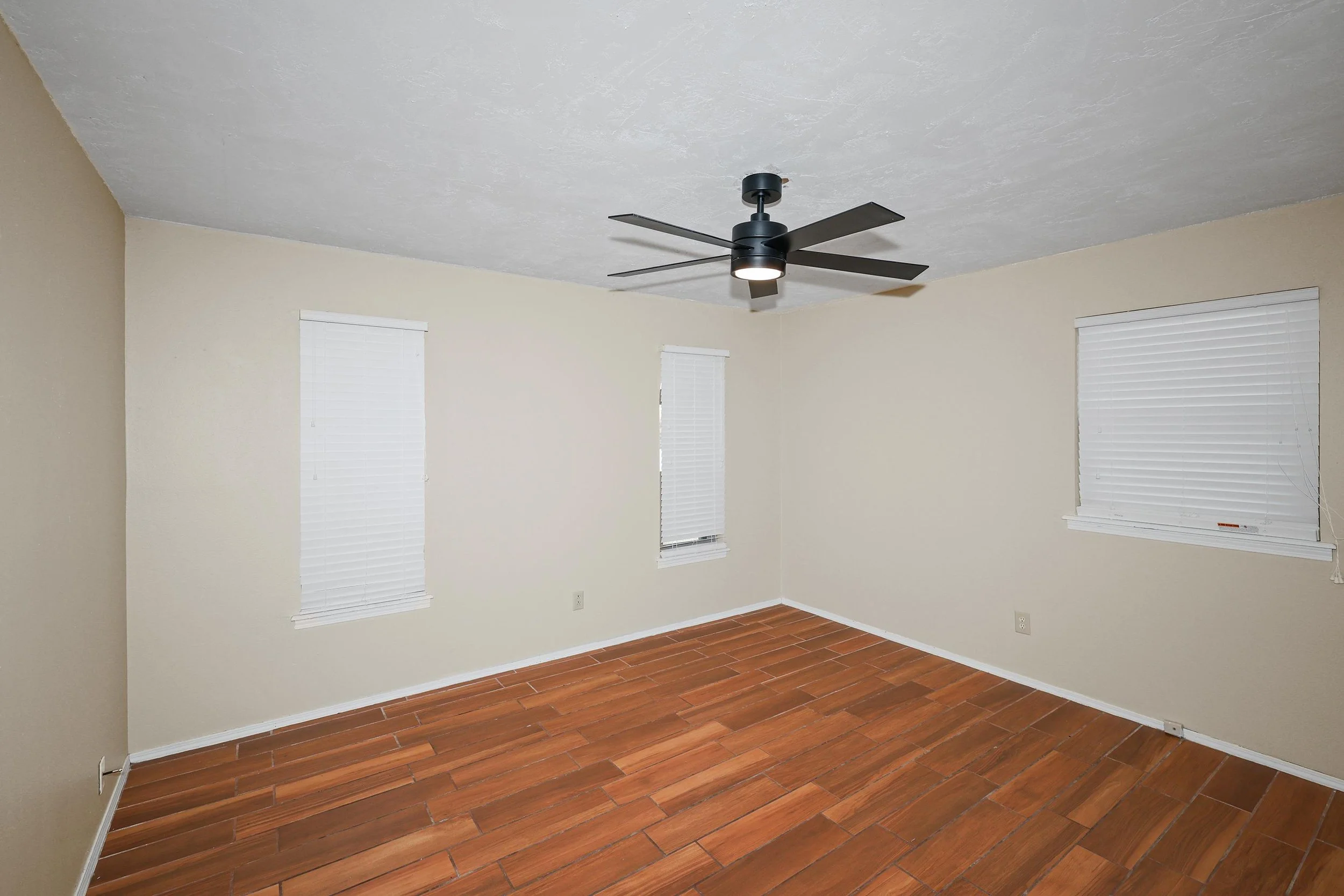 25-3rd Bedroom.jpg
