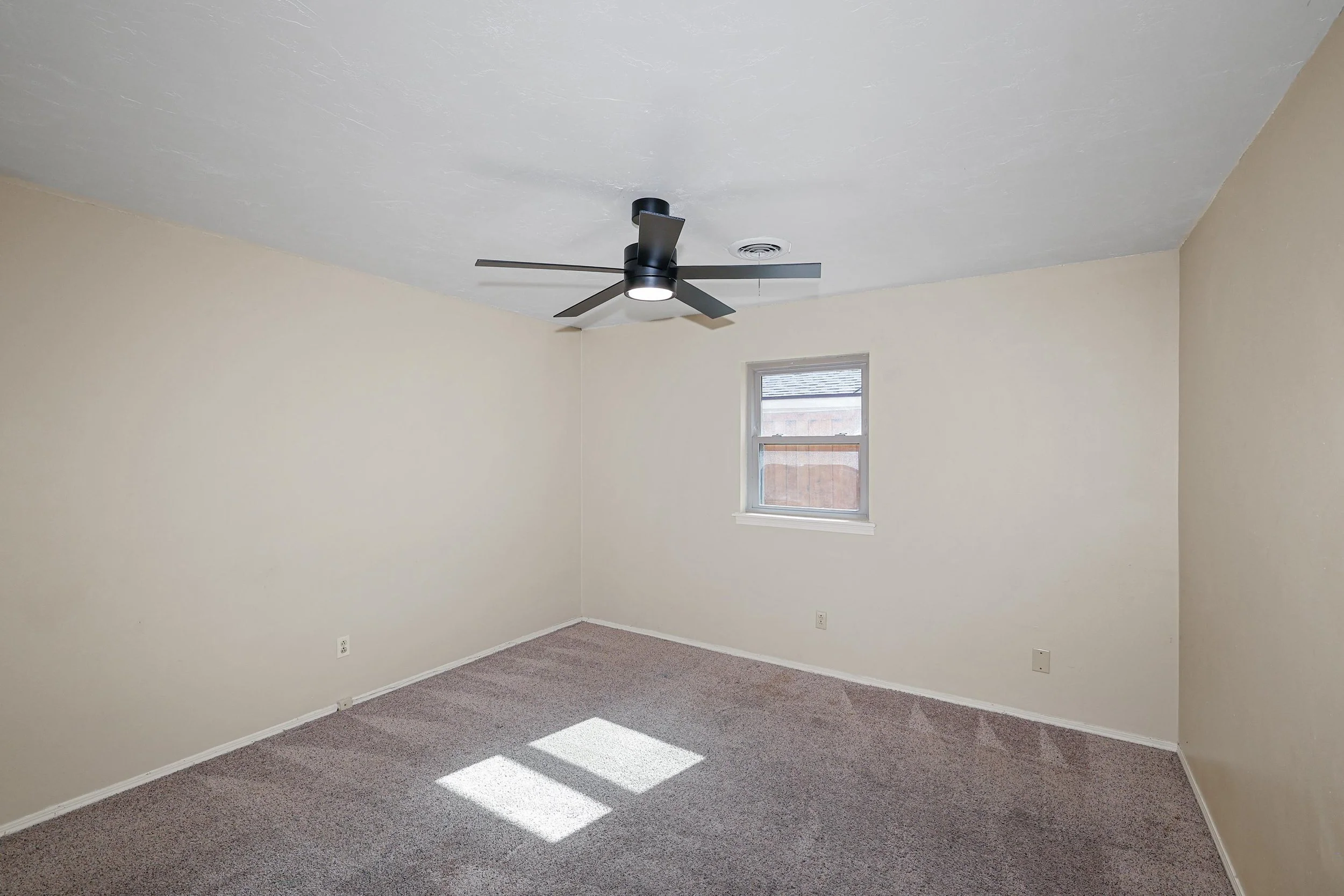 27-4th Bedroom.jpg