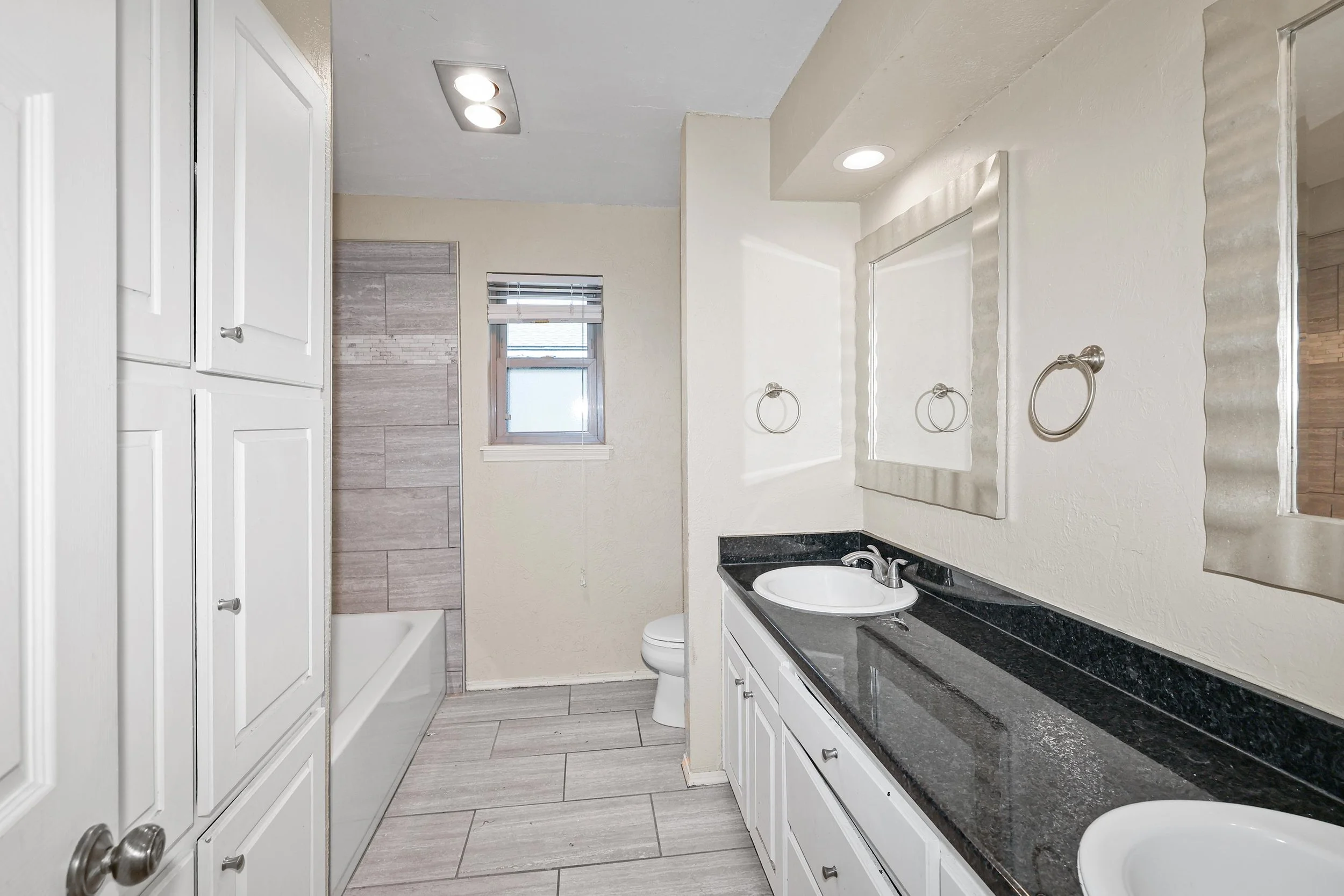 29-Bathroom.jpg