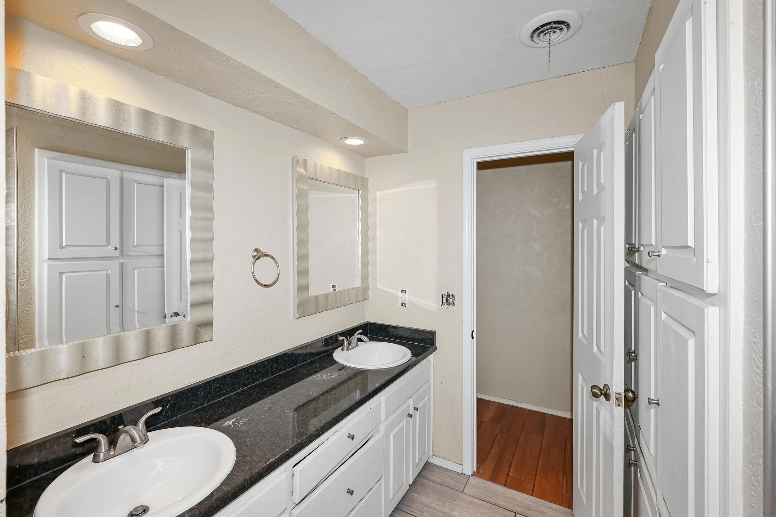 30-Bathroom Vanity.jpg
