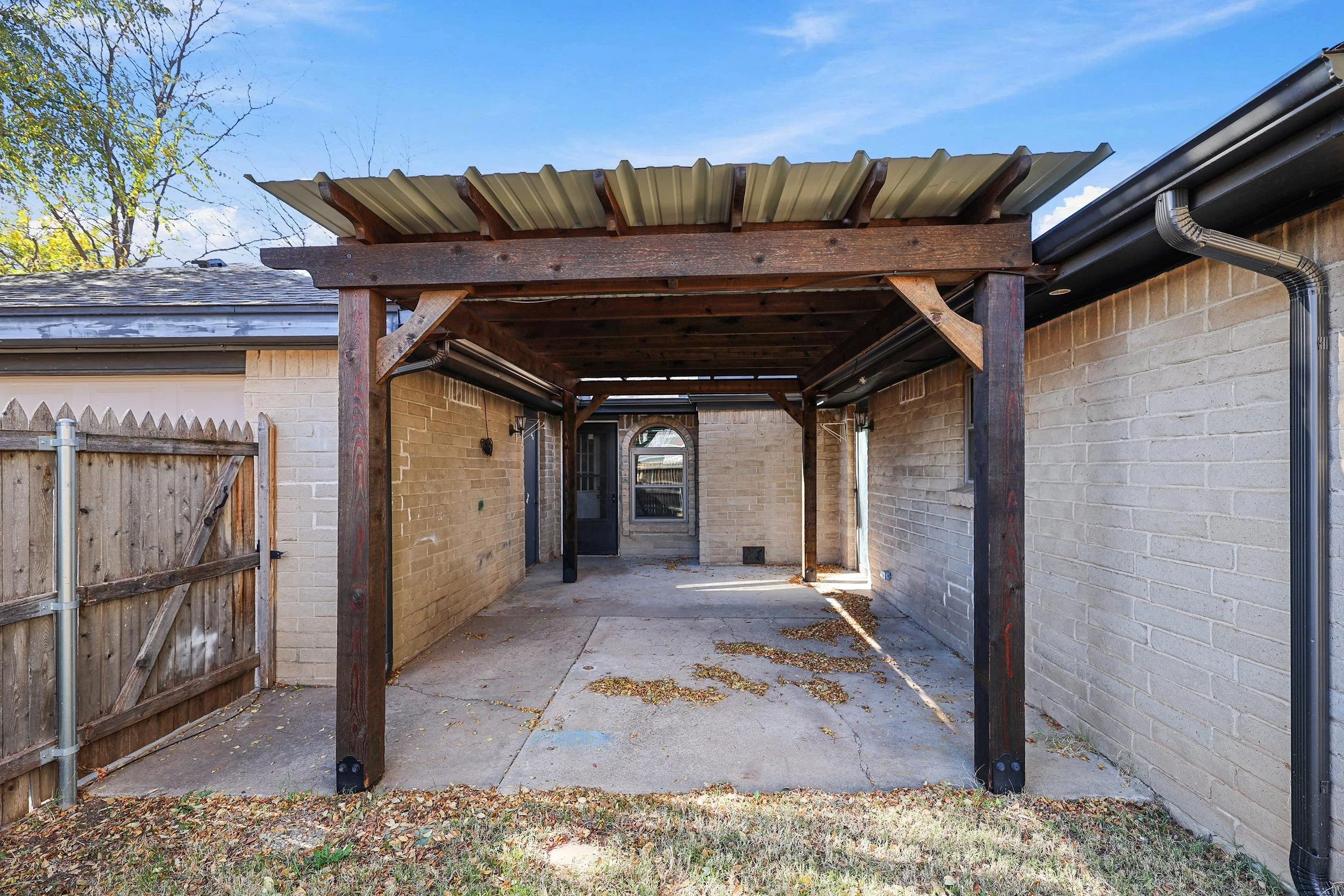 35-Back Patio.jpg