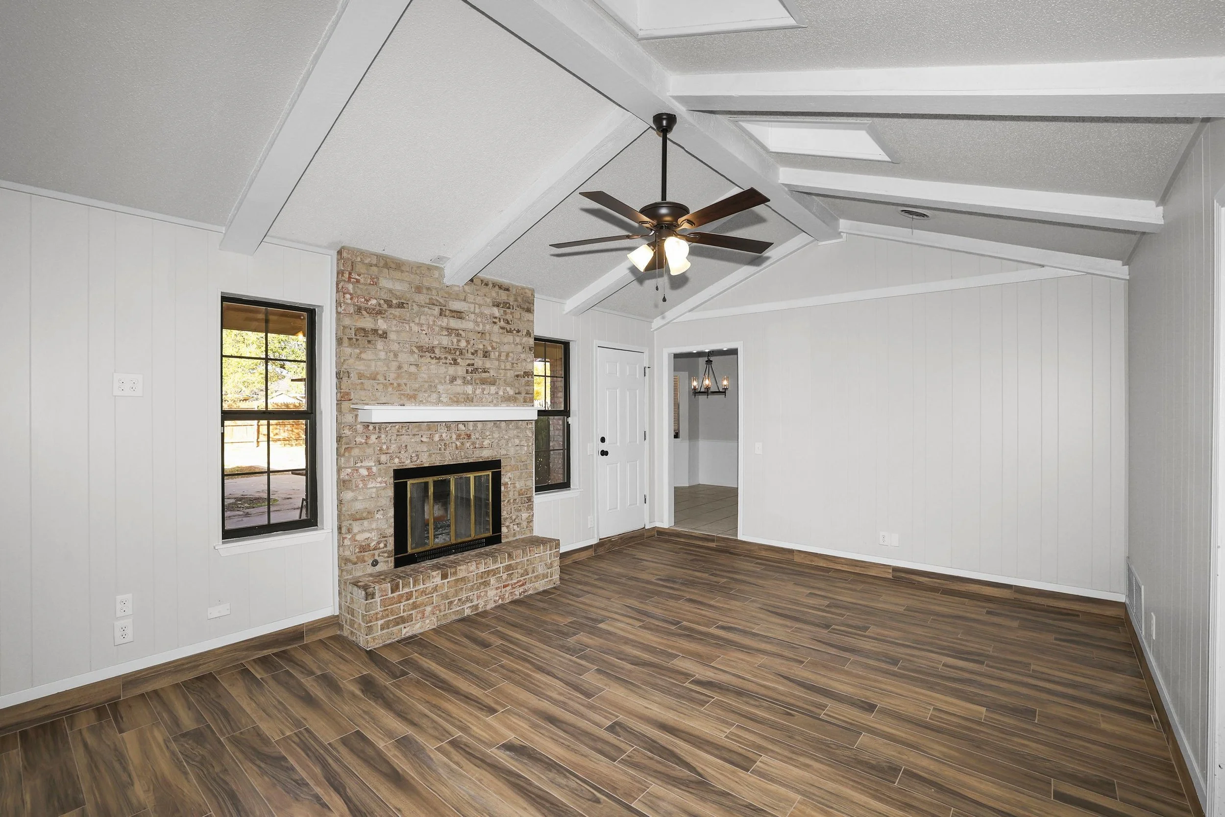 4-Living Area.jpg