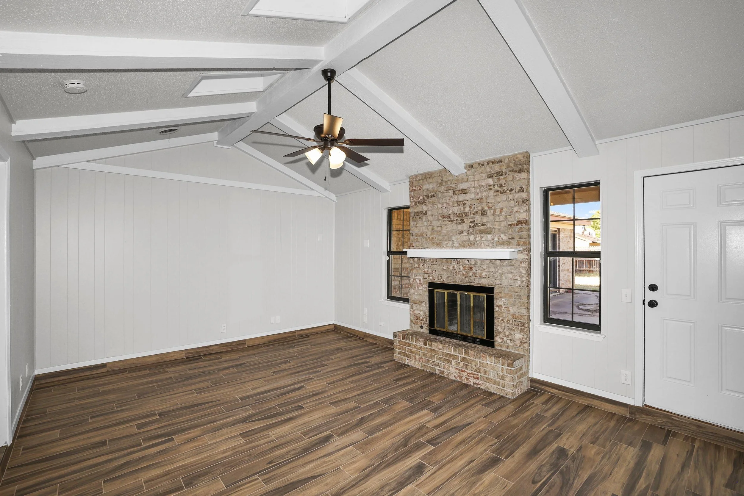 5-Living Area.jpg