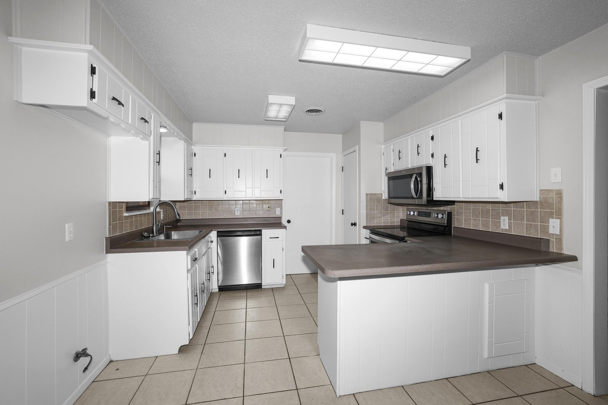 8-Kitchen.jpg