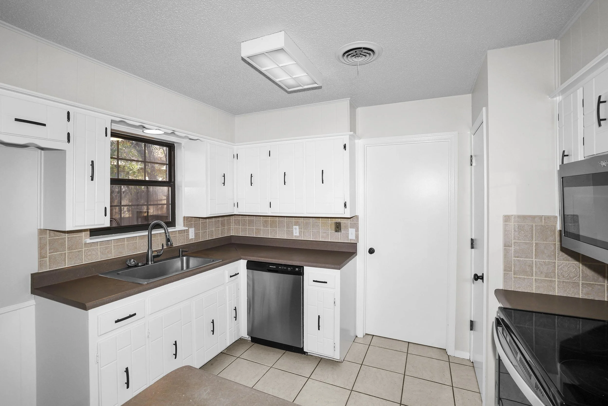 9-Kitchen.jpg