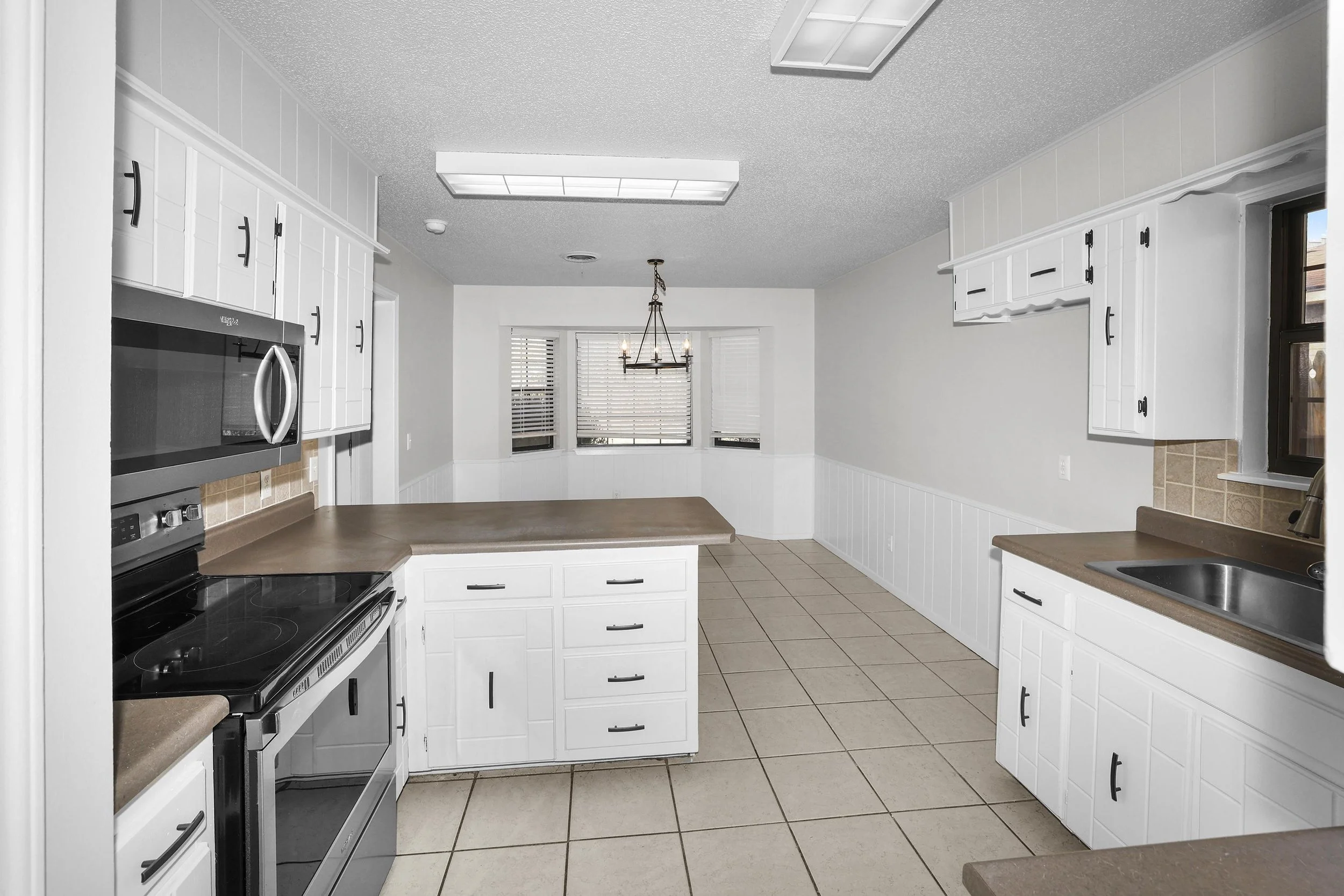10-Kitchen & Dining.jpg