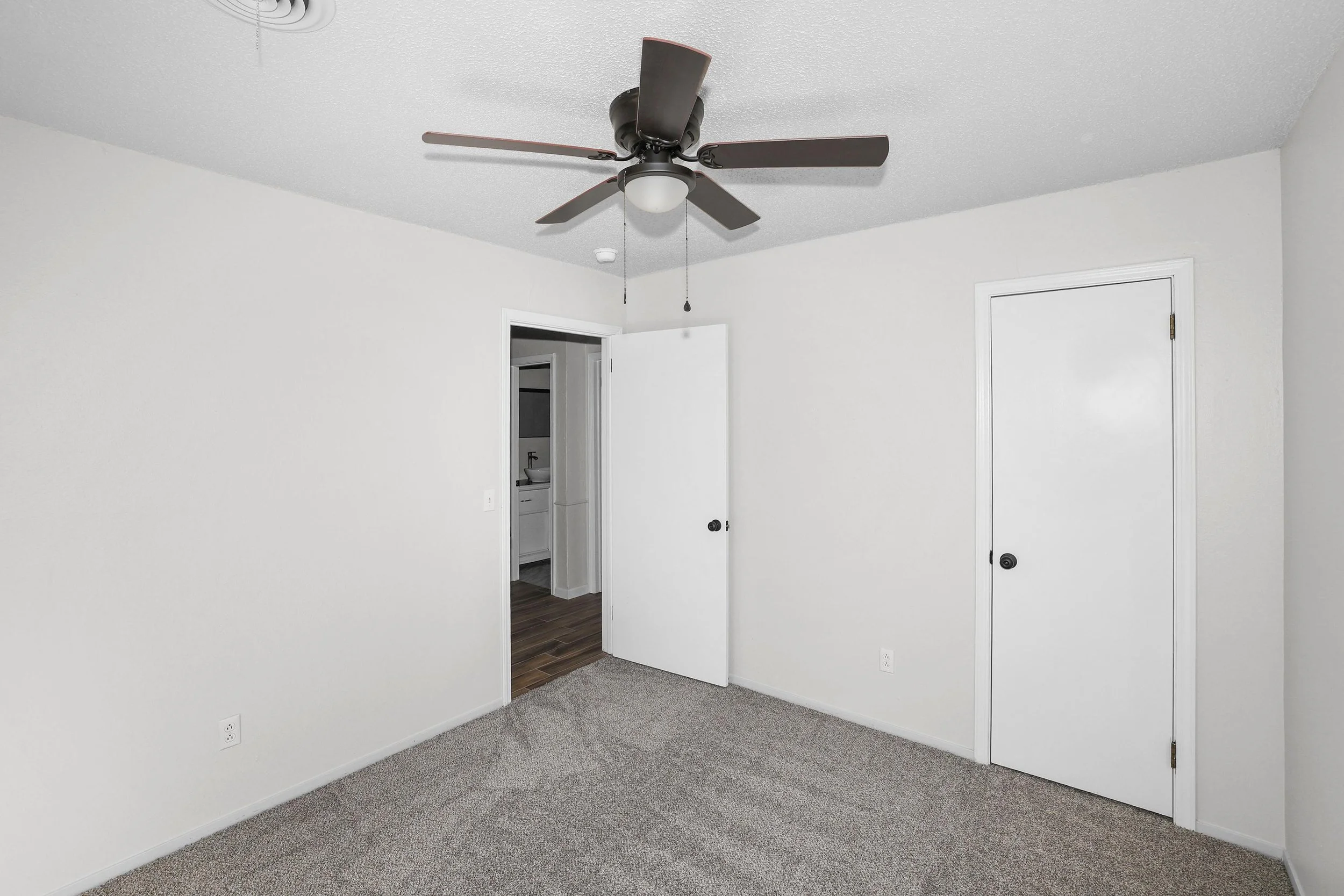20-2nd Bedroom.jpg