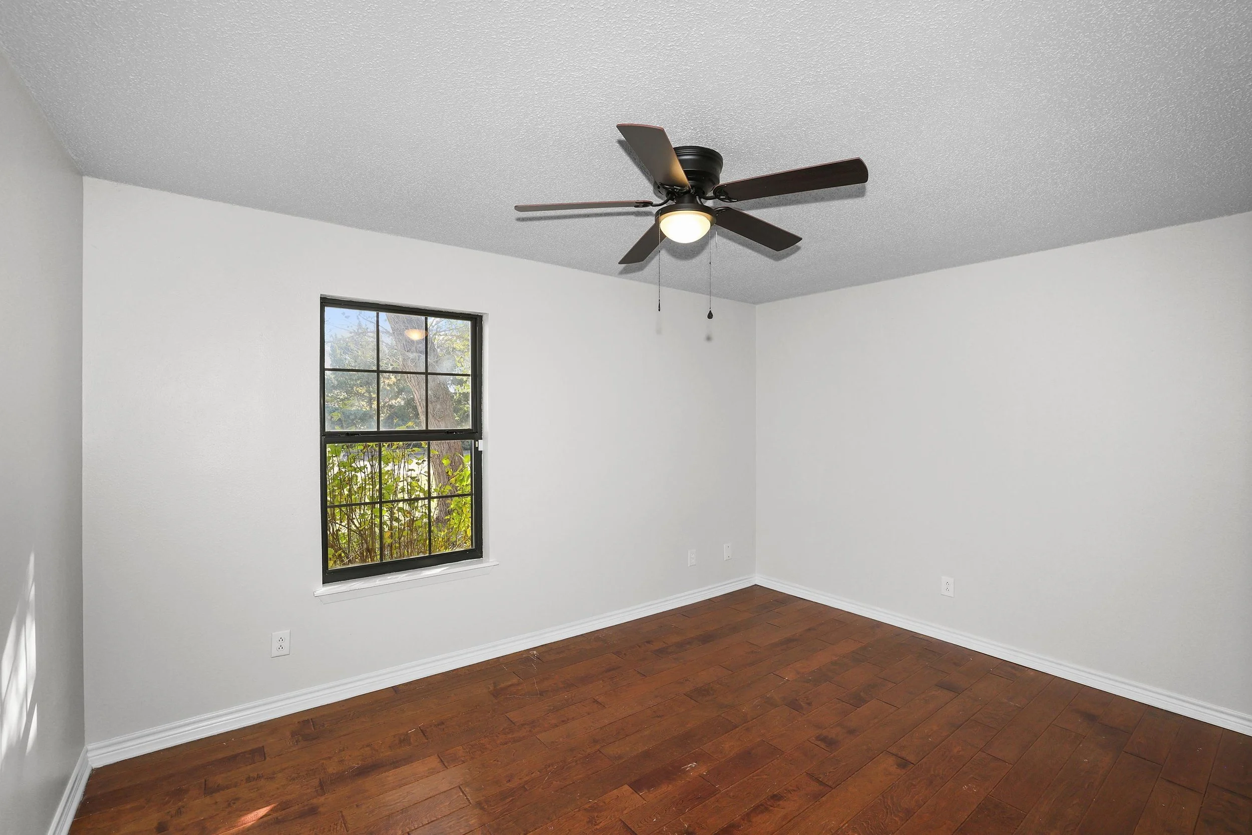 21-3rd Bedroom.jpg