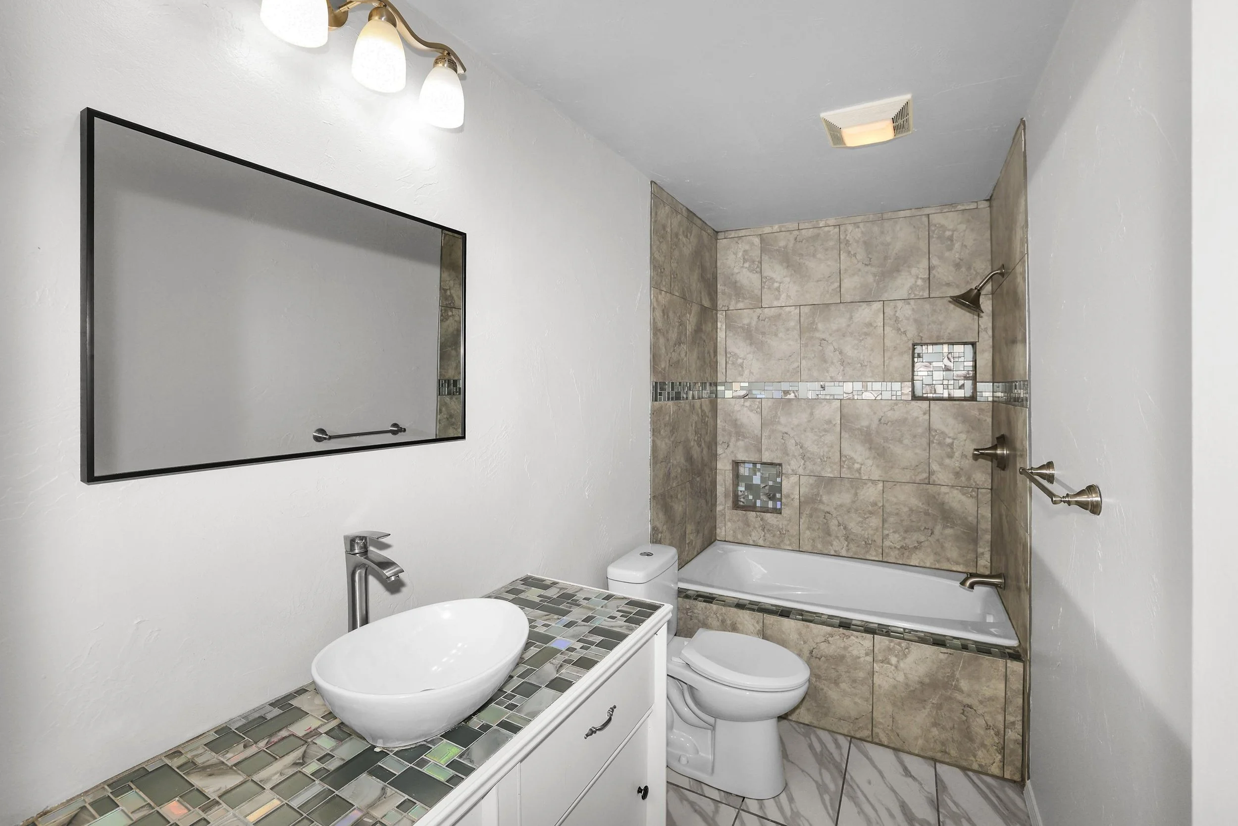 23-Bathroom.jpg