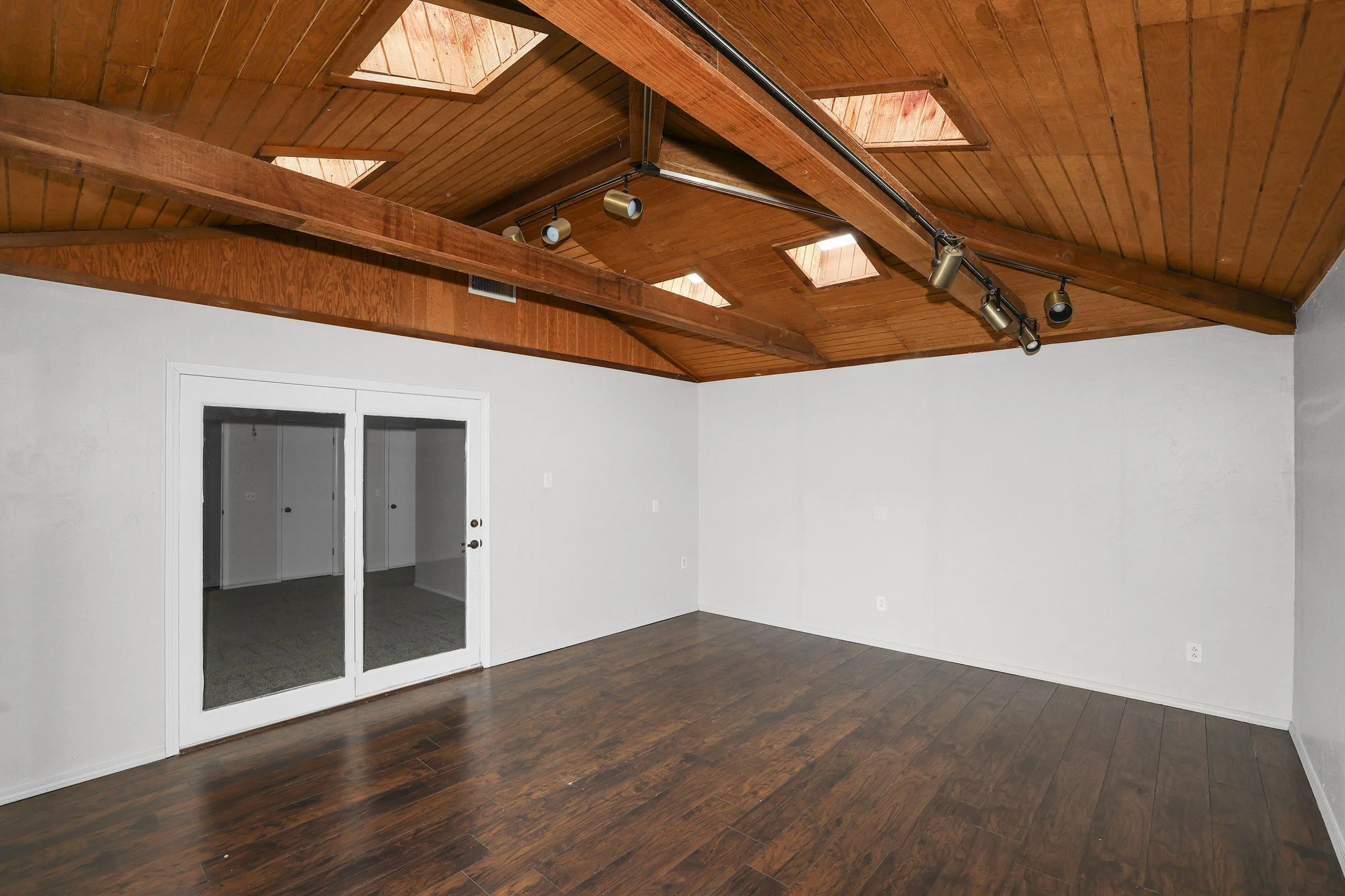 24-Sunroom.jpg