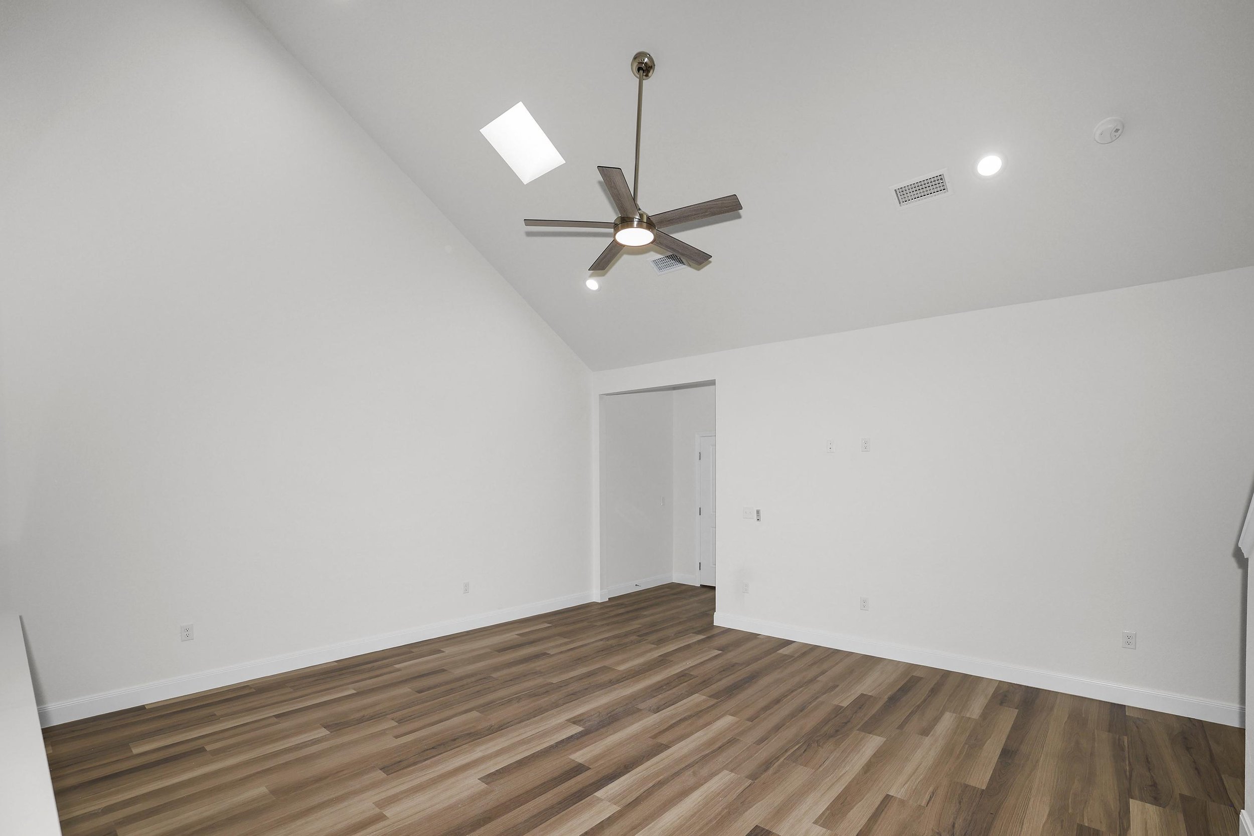6-Living Area.jpg