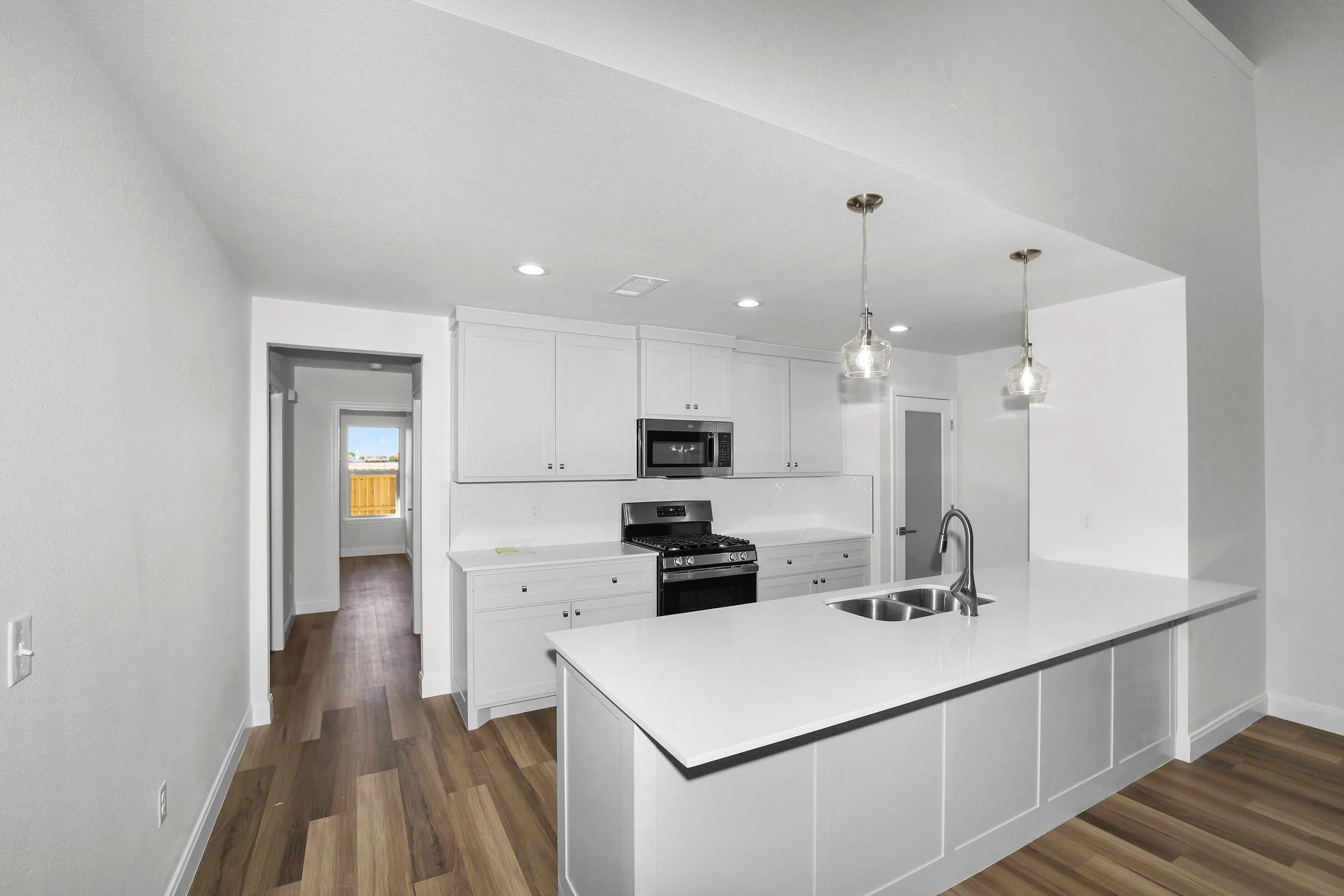 8-Kitchen.jpg