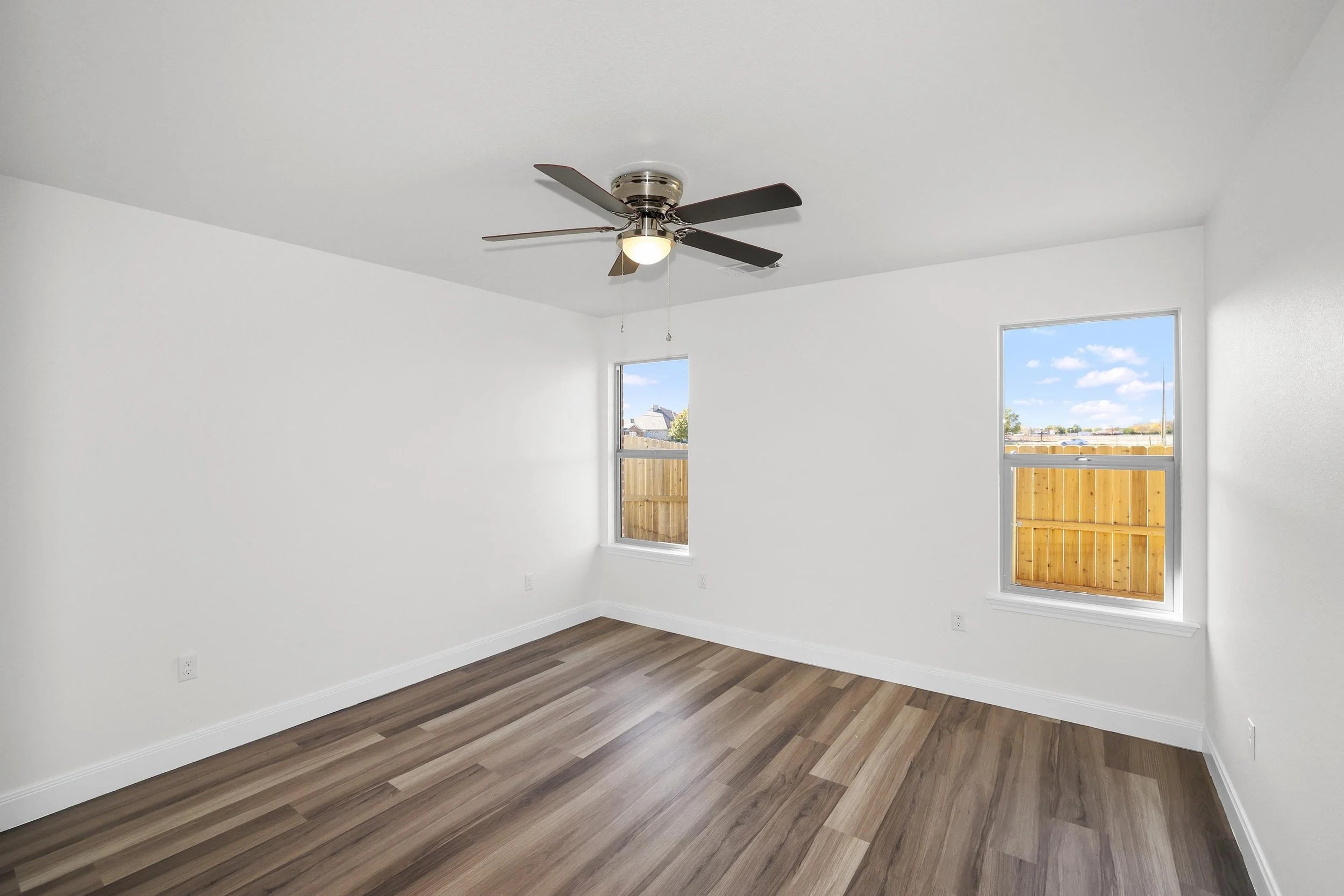 20-2nd Bedroom.jpg