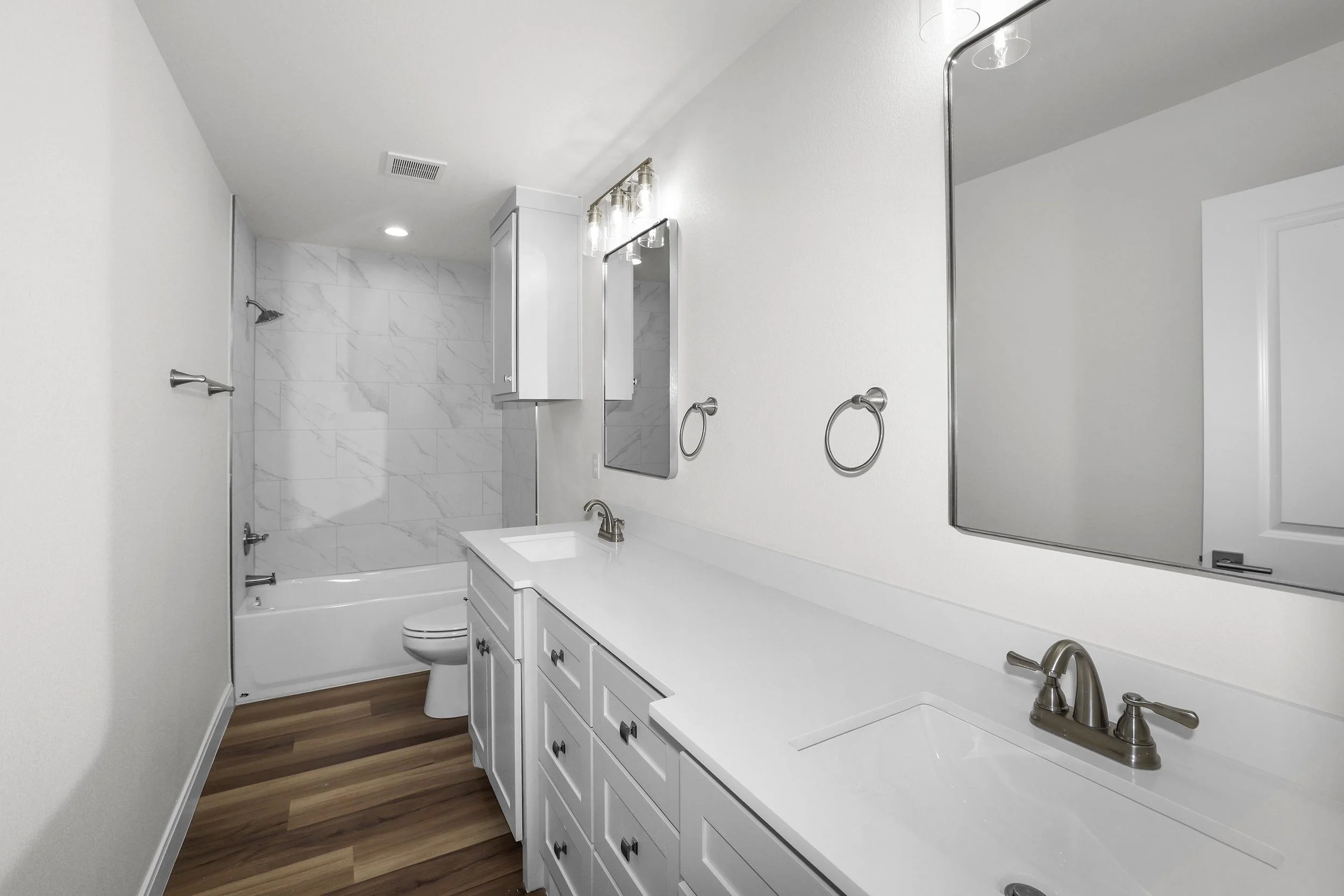26-Bathroom.jpg