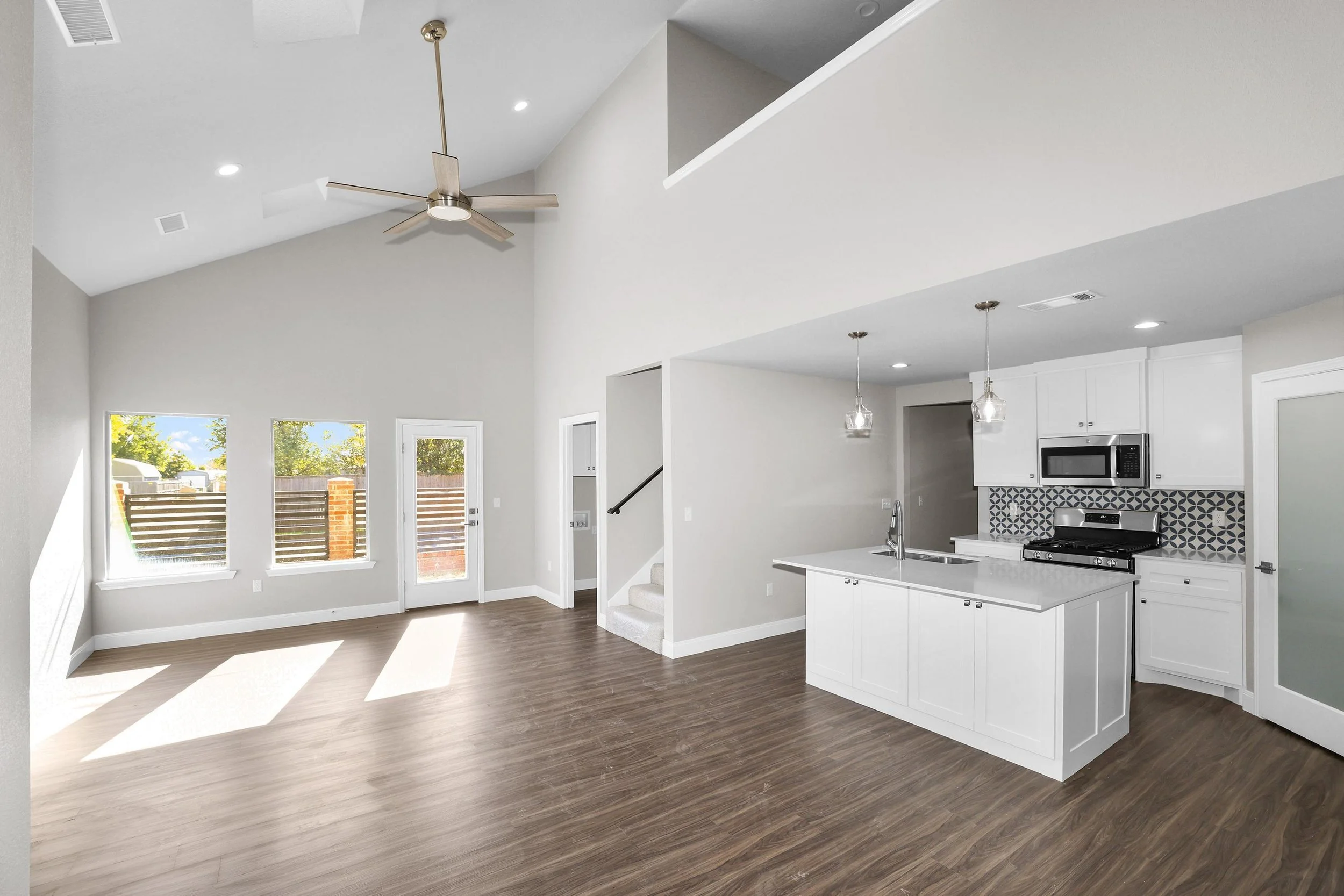 4-Living Area & Kitchen.jpg