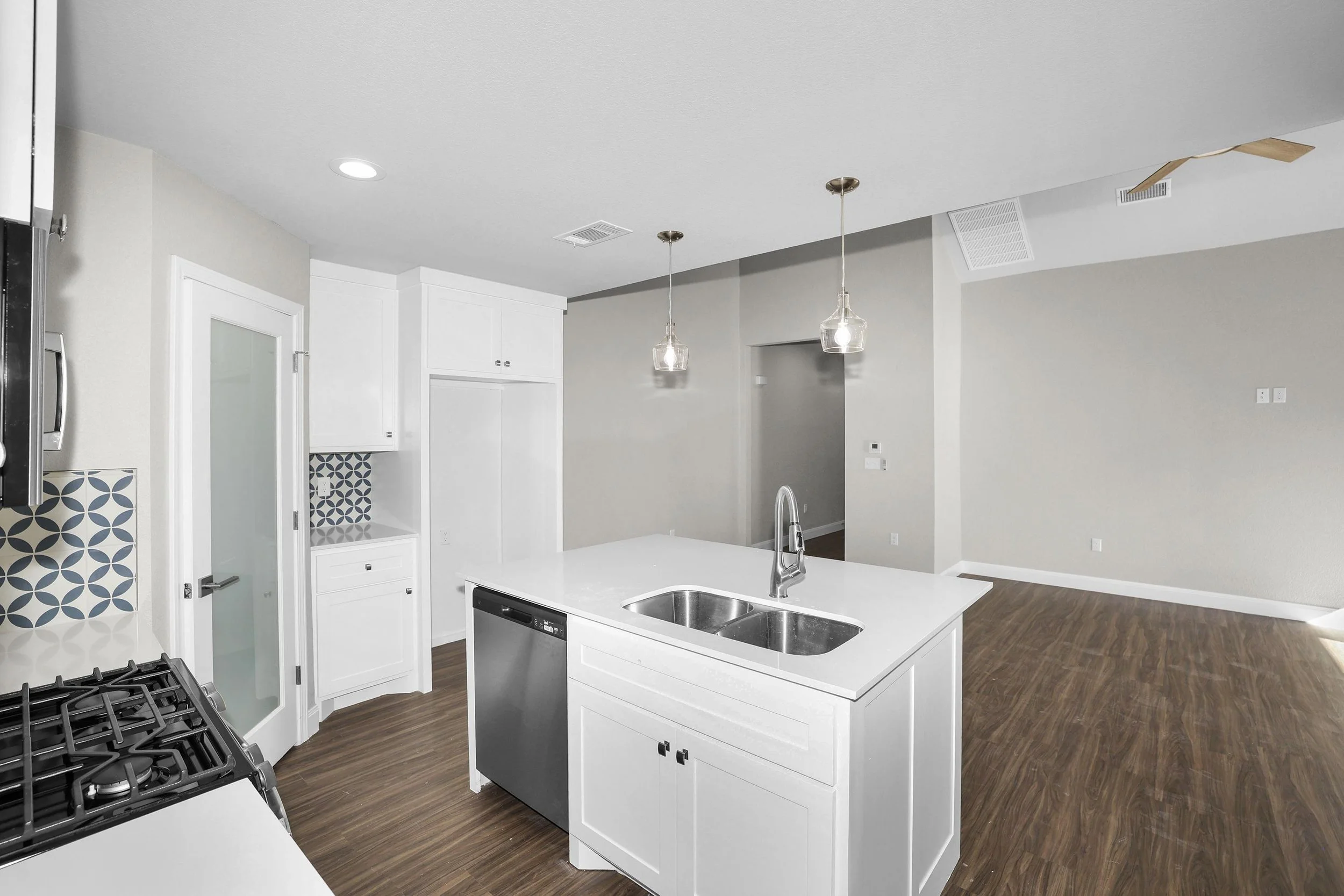 8-Kitchen facing Living.jpg