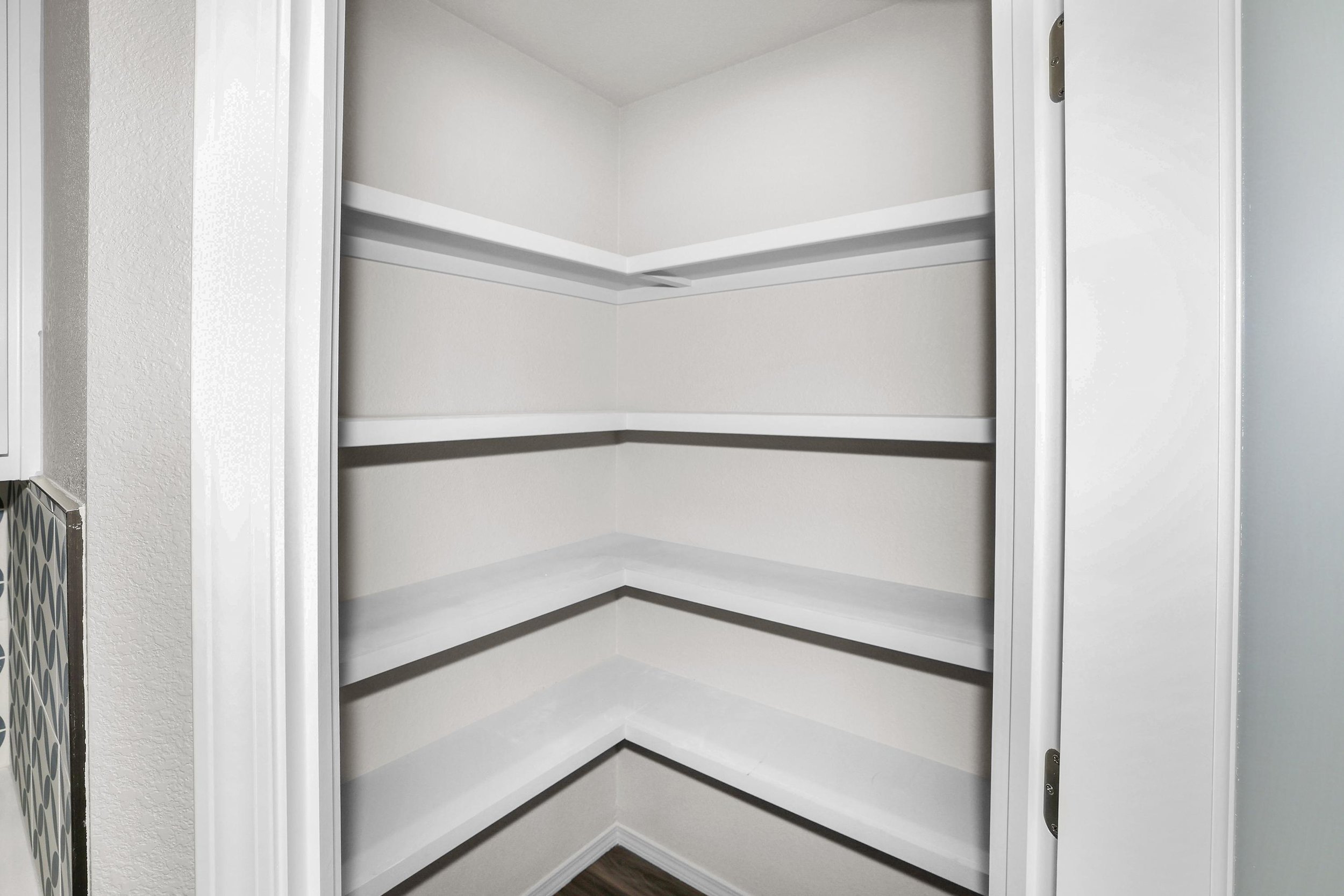 9-Pantry.jpg