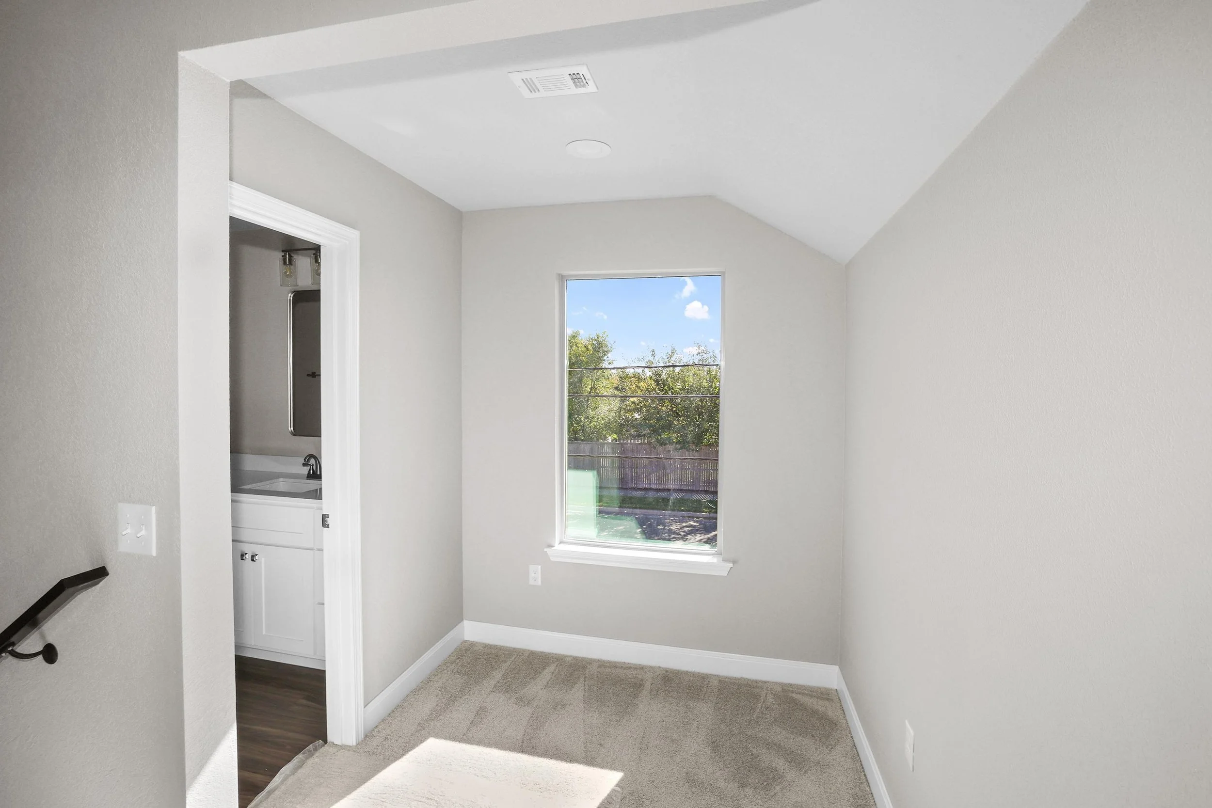 28-Upstairs Nook.jpg