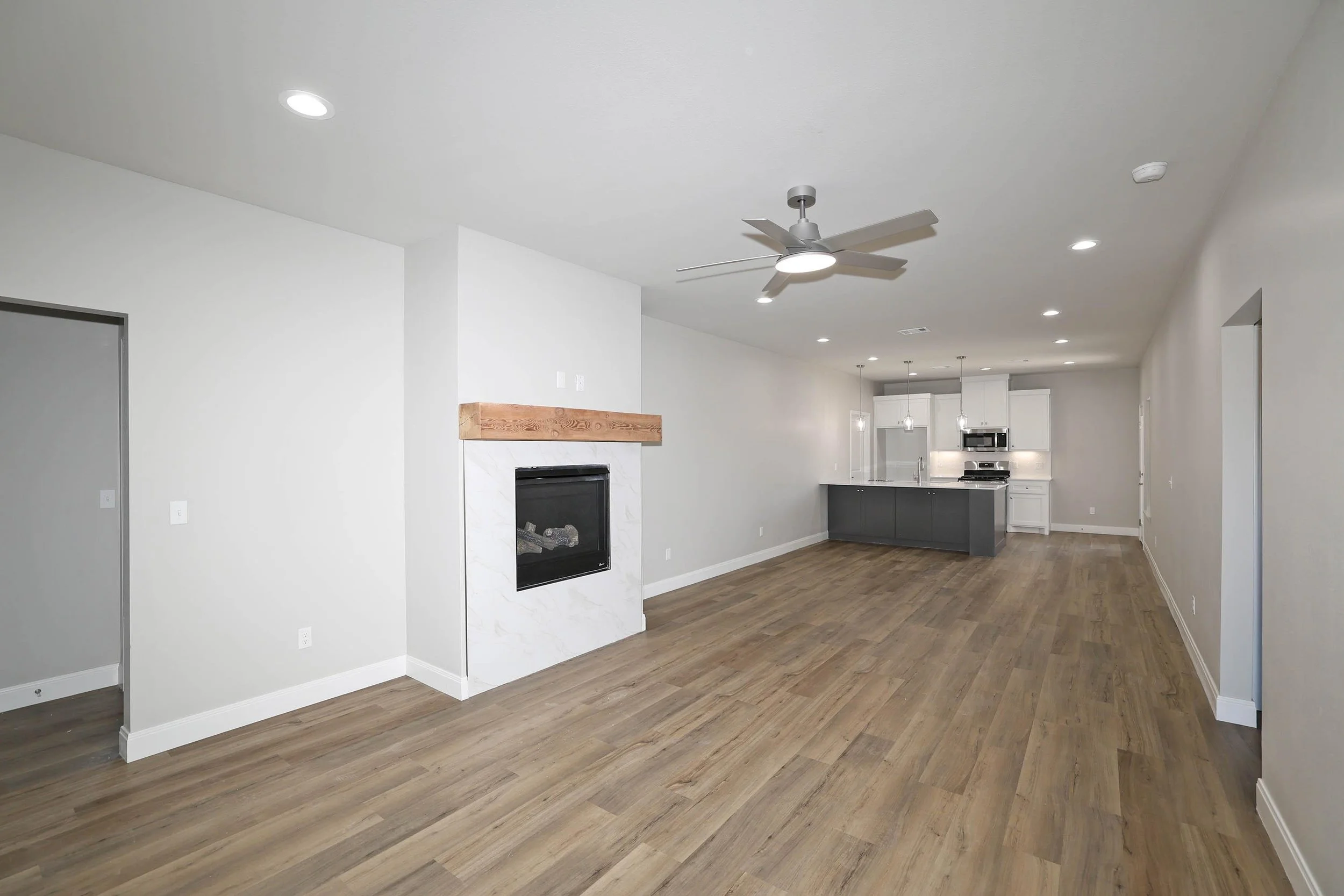 4-Living Area.jpg