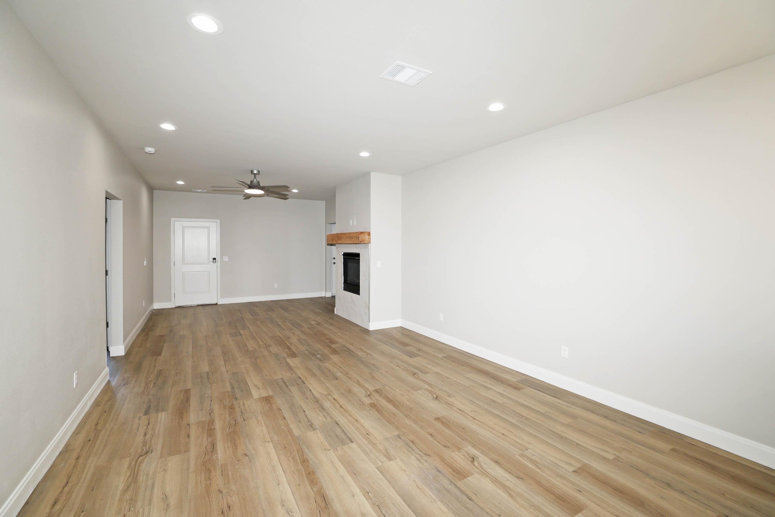 5-Living Area.jpg