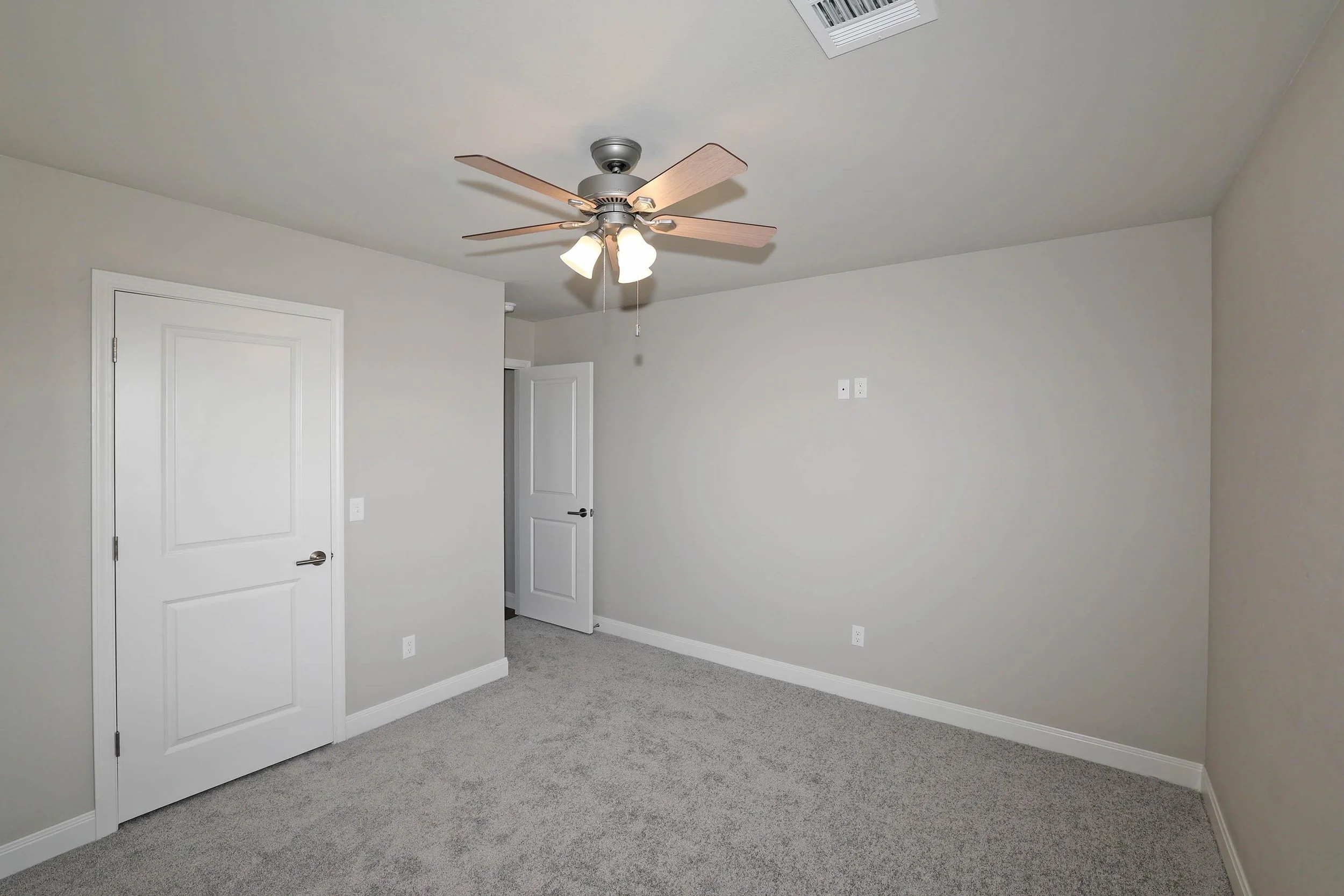 17-2nd Bedroom.jpg