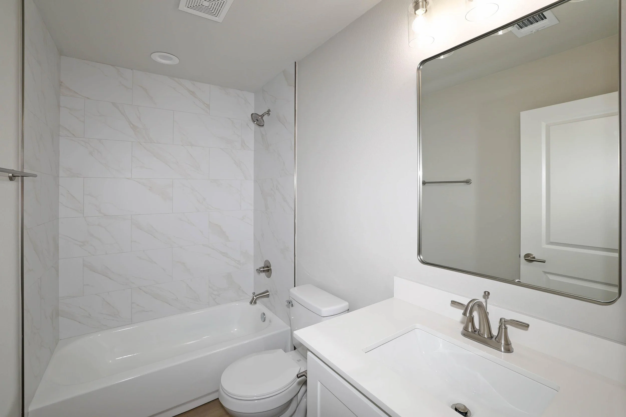 20-Bathroom.jpg
