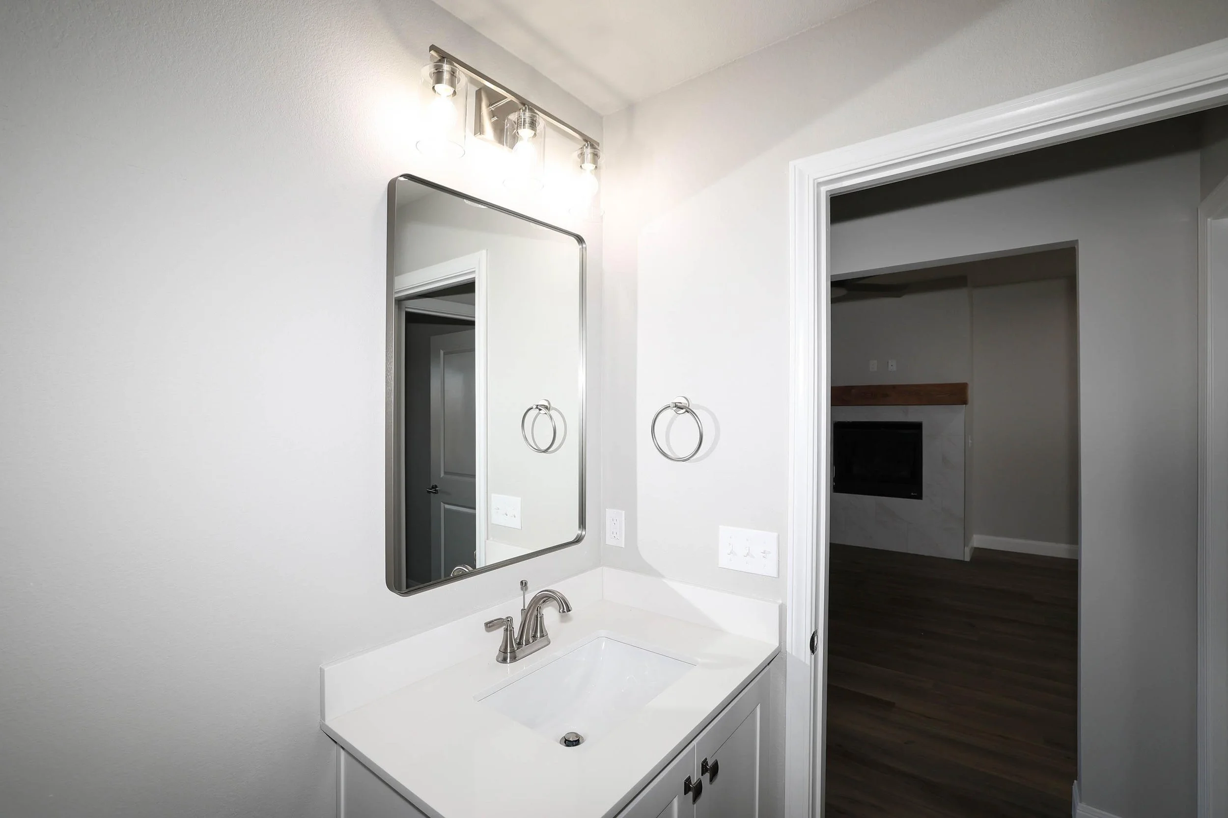 21-Bathroom Vanity.jpg