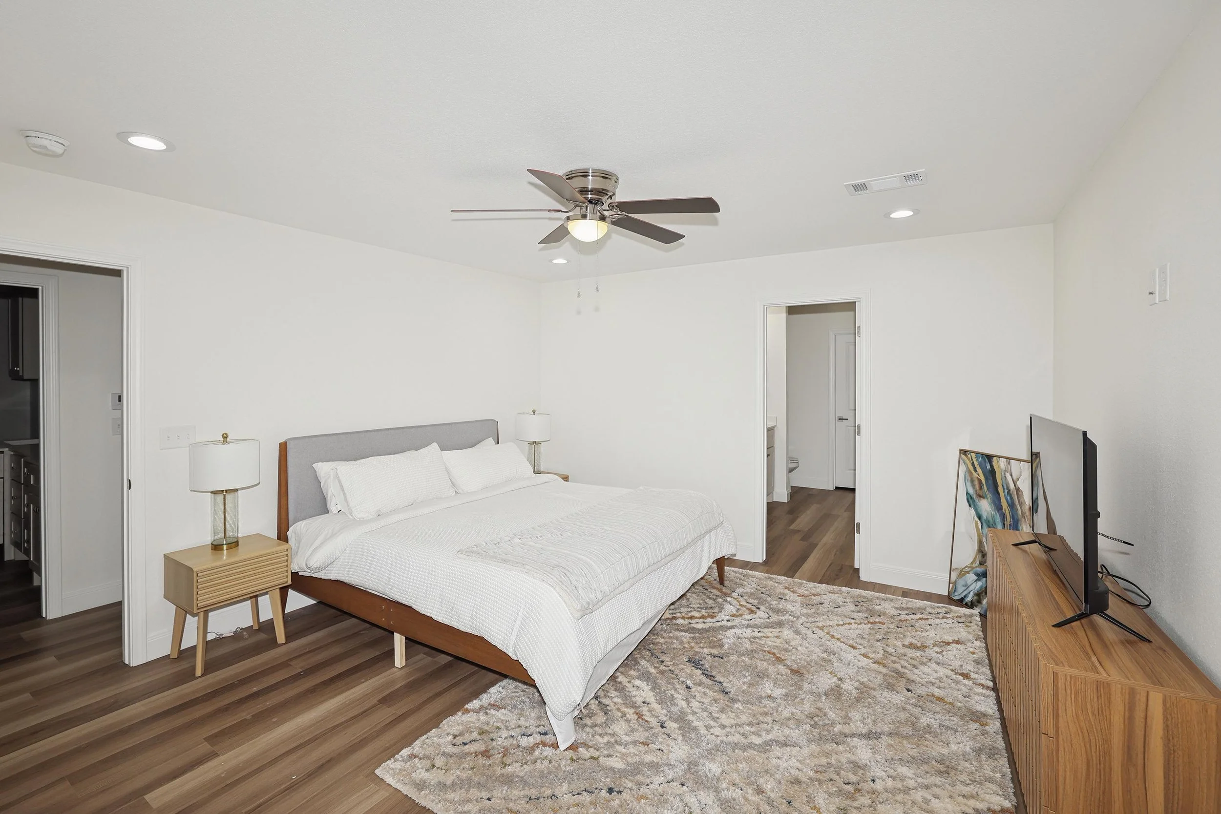 12-Primary Bedroom.jpg