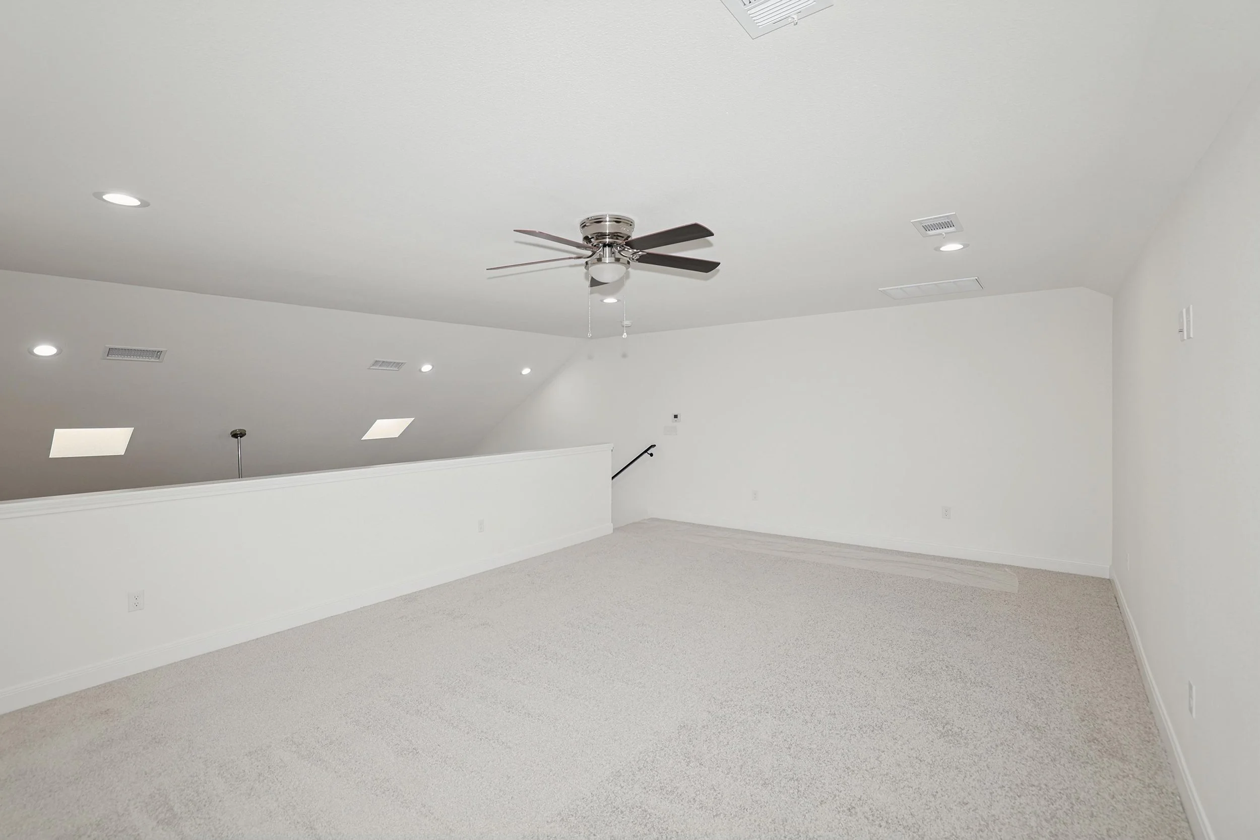 29-Upstairs Bonus Room.jpg