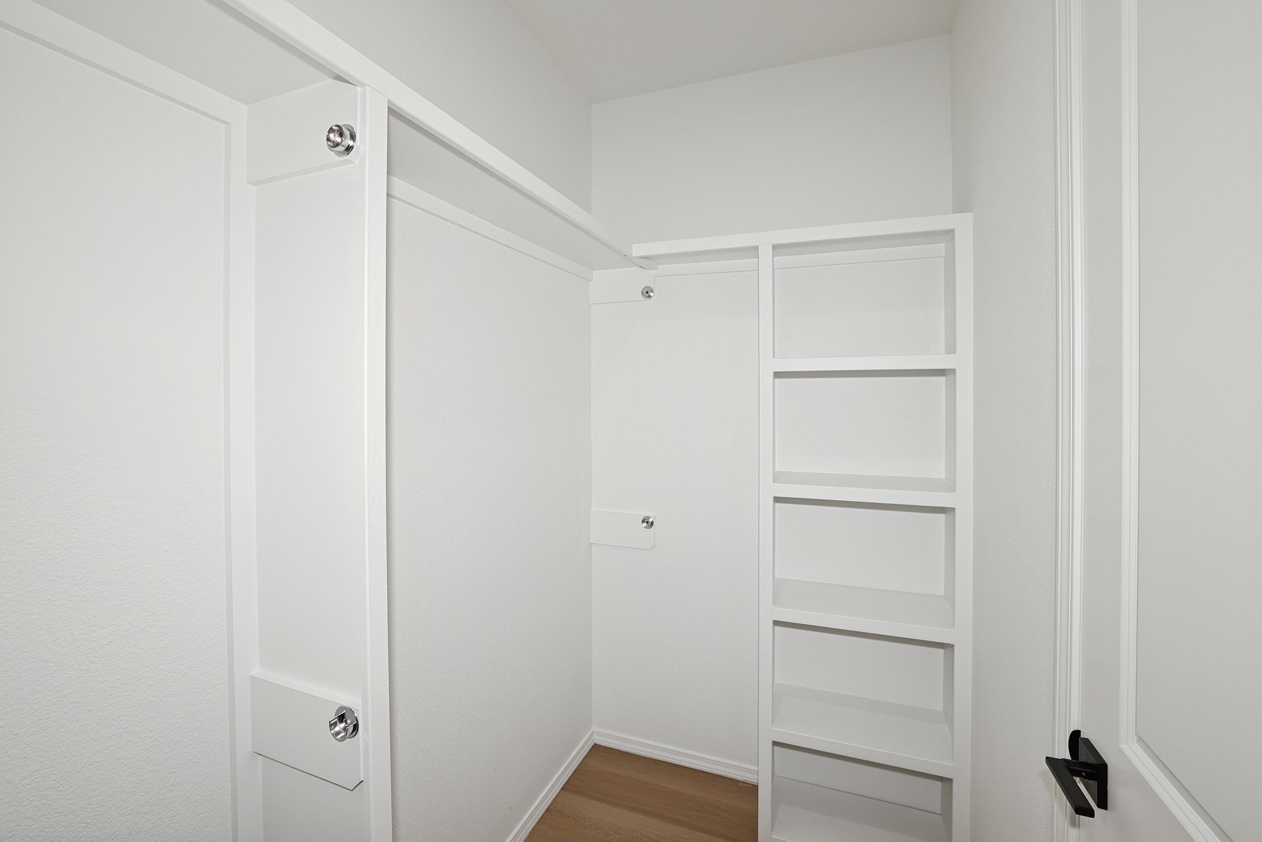 16-Primary Closet.jpg