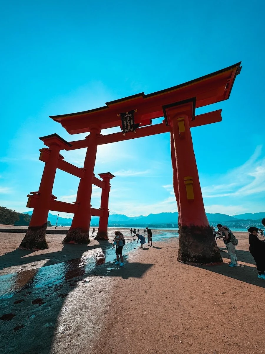 ItsukushimaToriiGate.MiyajimaIsland.JPG
