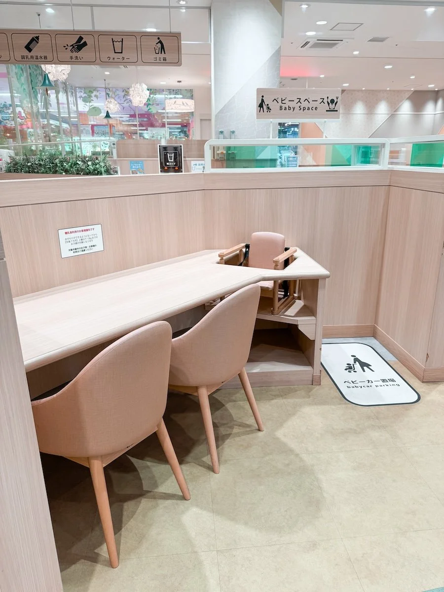 FoodCourt.Toddler.Japan.JPG