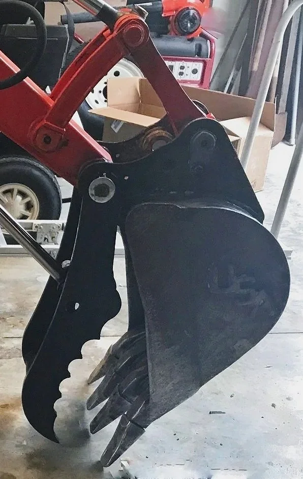 Kubota Pin on bucket example with thumb kit 