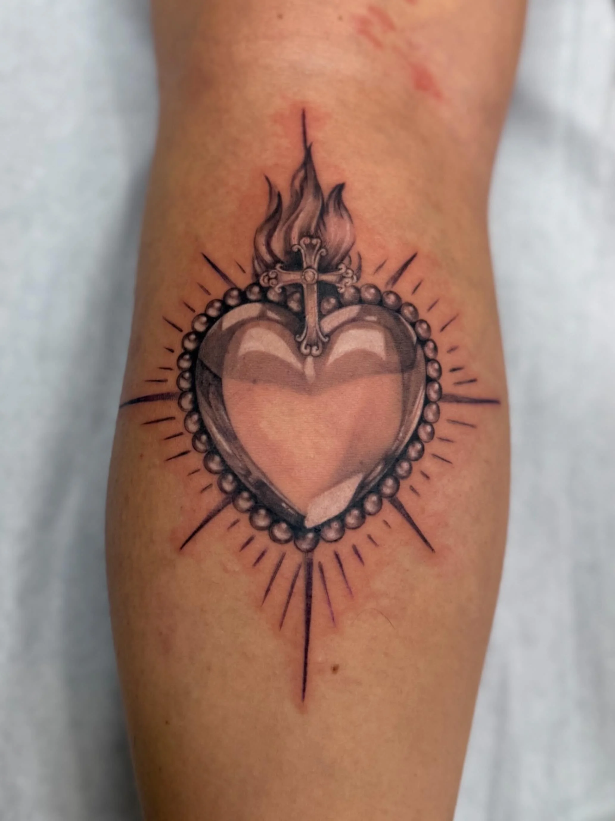 devoted to the devotion.

#denverartist #denvertattooartist #sacredhearttattoo #love #wlw #denver #broncos #tattoo #downtowndenver