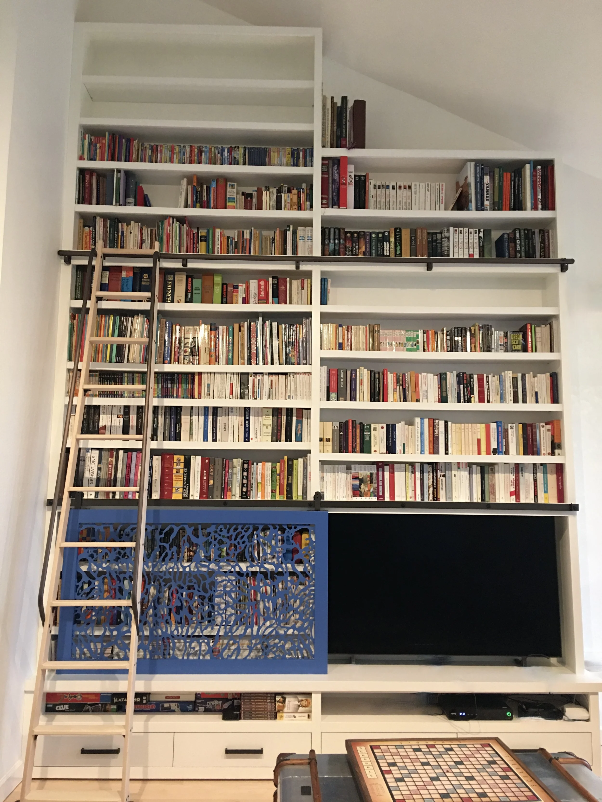 WALL OF BOOKS 