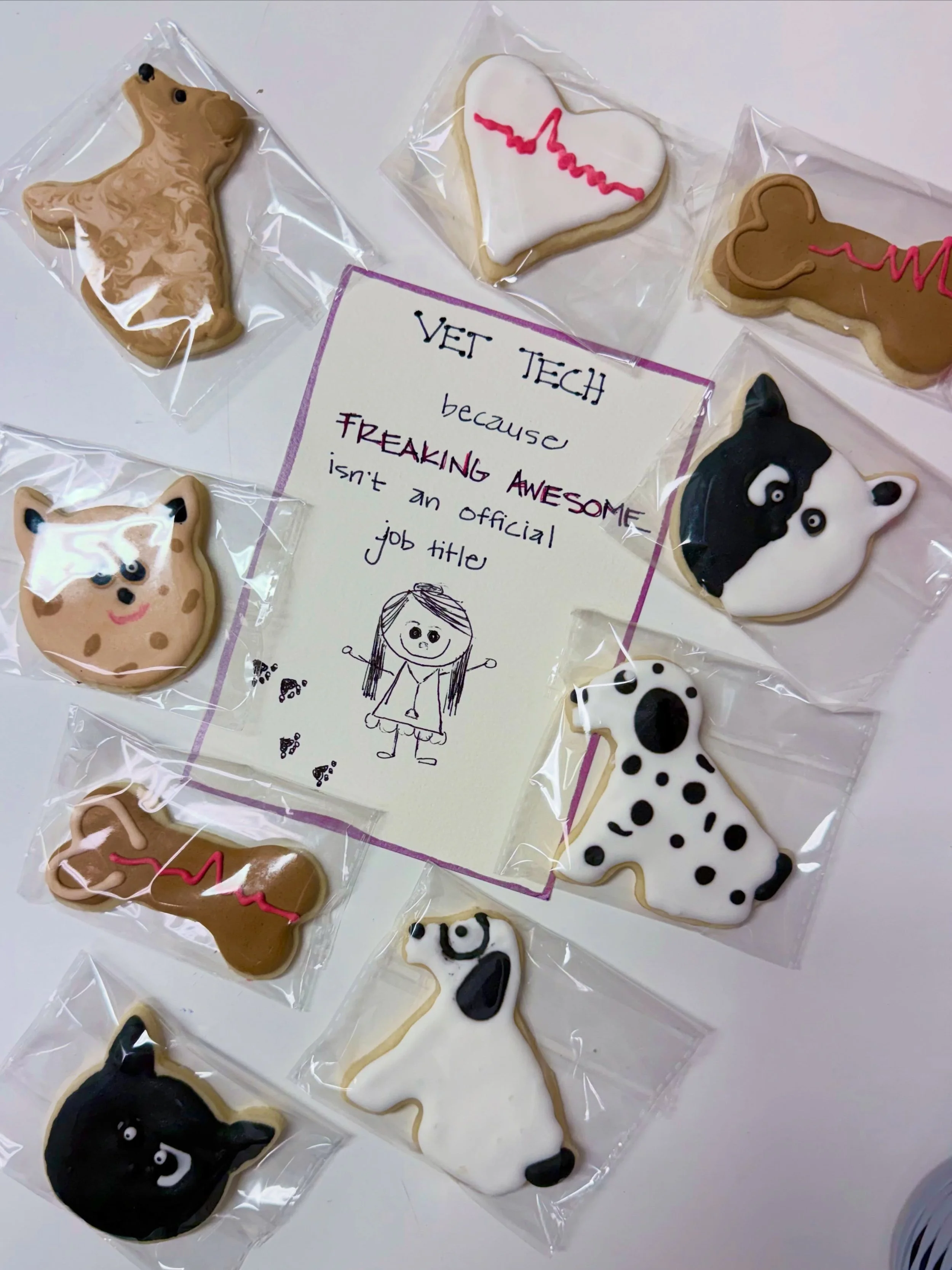 How ADORABLE are these treats that friends dropped off for our team Vet Tech Week?! 😍