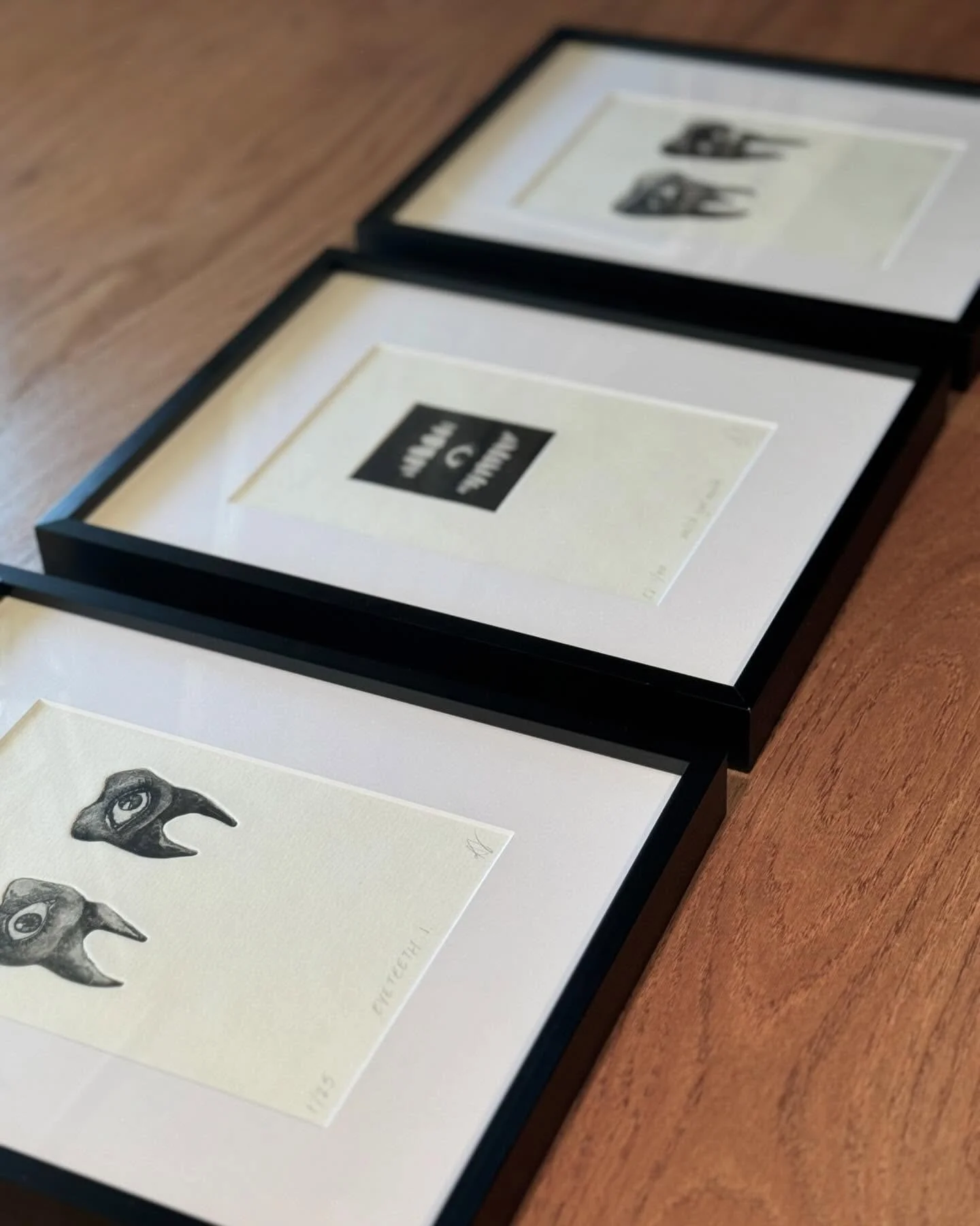 Watch your mouth&hellip; 👁️🦷👁️ 
Happy to have these lil etchings in this year&rsquo;s Regalos group show of all NM artists opening at @hechoamanoorg this Friday from 5-7pm! 

#Teeth #Etching #Intaglio #Printmaking #miniprints #regalos

ID: Three b