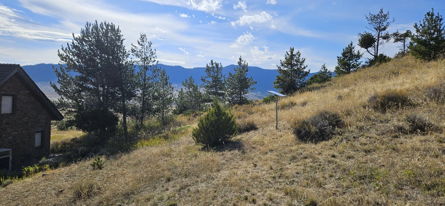 A pole-mounted Starlink internet antenna installed on a Montana hillside to ensure a clear signal. Katabatic Connections provides independent, professional Starlink mounting and networking solutions for properties in Livingston and Bozeman.