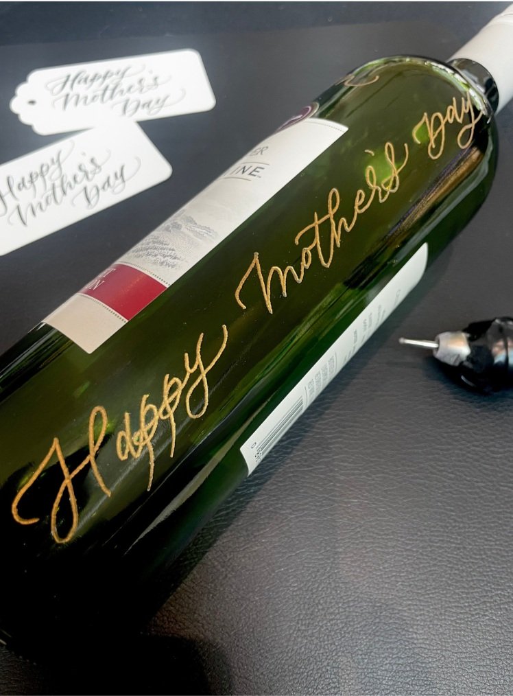 Magda+Calligraphy+Toronto+Wine+Bottle+Engraving+Live+Event.jpg