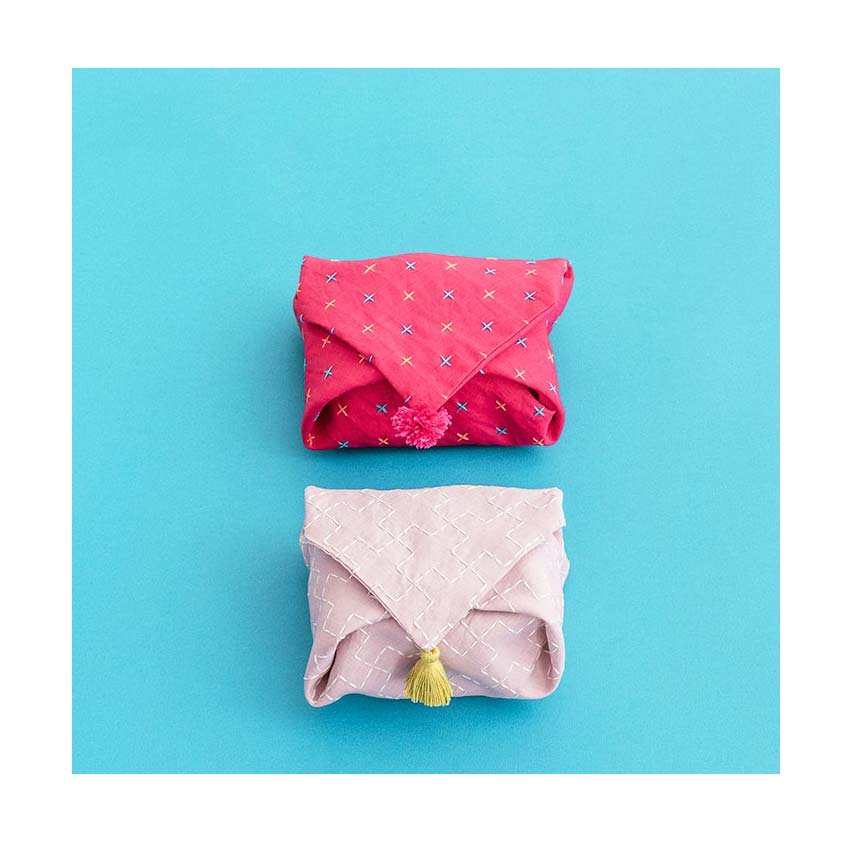 Hidamari sashiko samplers are produced by Cosmo. This design features a Jujitsunagi pattern