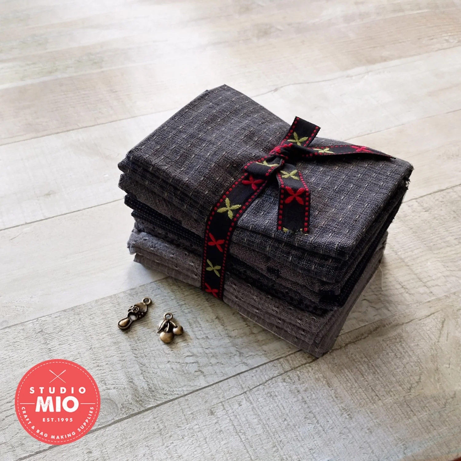 Japanese Yarn-Dyed Fabric Bundle, Japanese Taupe Fabrics, Woven Fabric, checks, 100% Cotton, Two Free Charms, Studio Mio