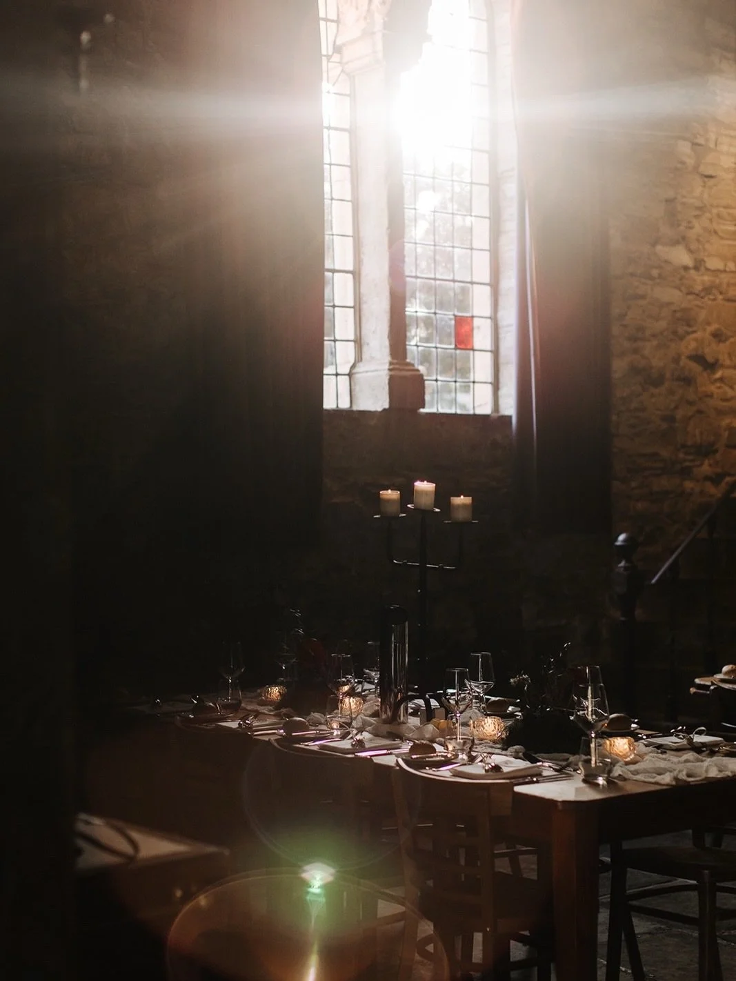 A little bit of whimsy ✨

Still obsessed with Georgia &amp; Matt&rsquo;s Montsalvat wedding from earlier this year.

Dream team 
Photography @finderseekerphotography 
Venue @montsalvatweddings 
Celebrant @meganjordancelebrant 
Florals @yungflorals 
M