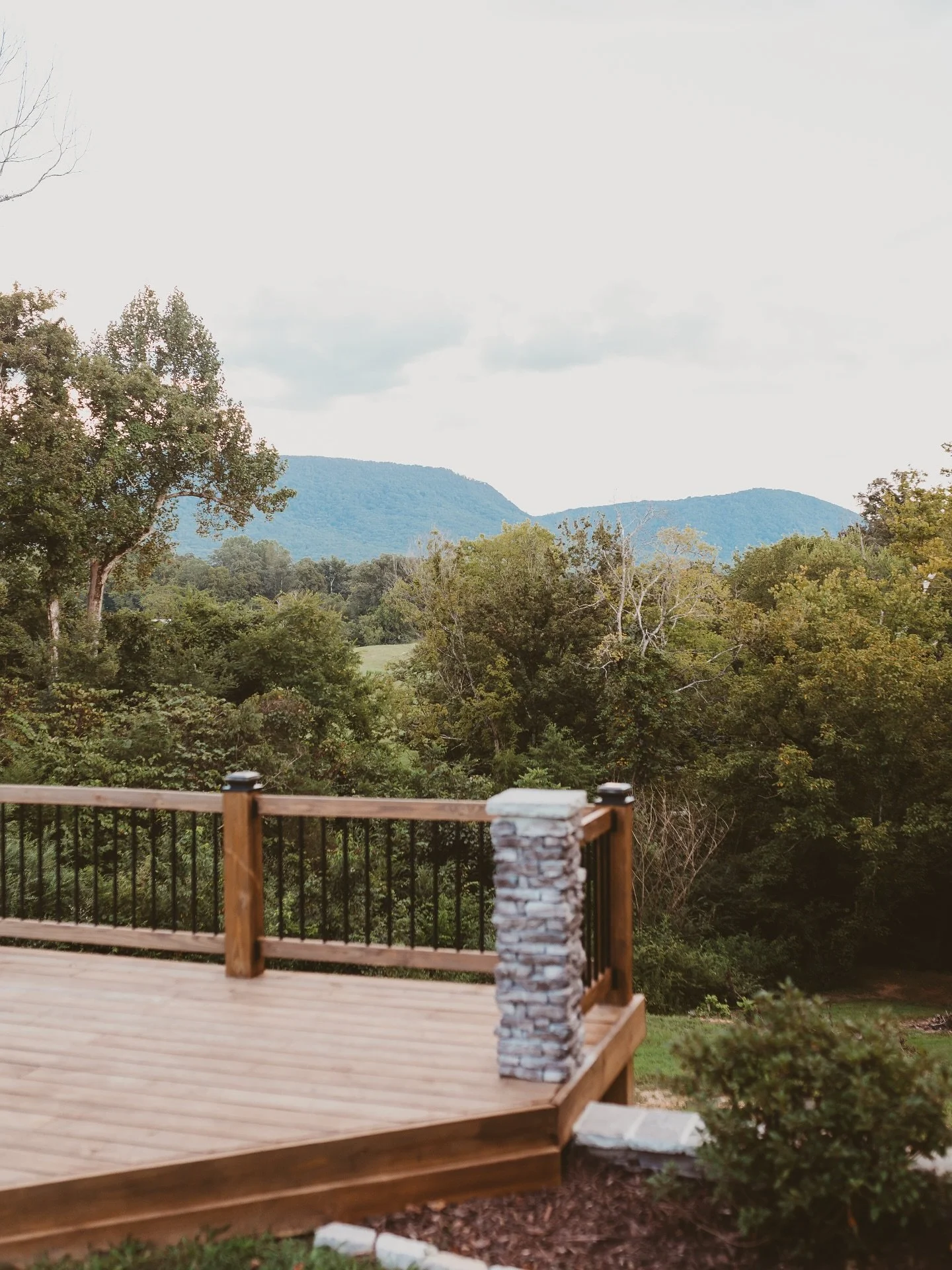 ✨ Breathtaking views, peaceful moments, and the perfect backdrop for your forever. Whispering Winds is where mountain beauty meets celebration. 🌿💍