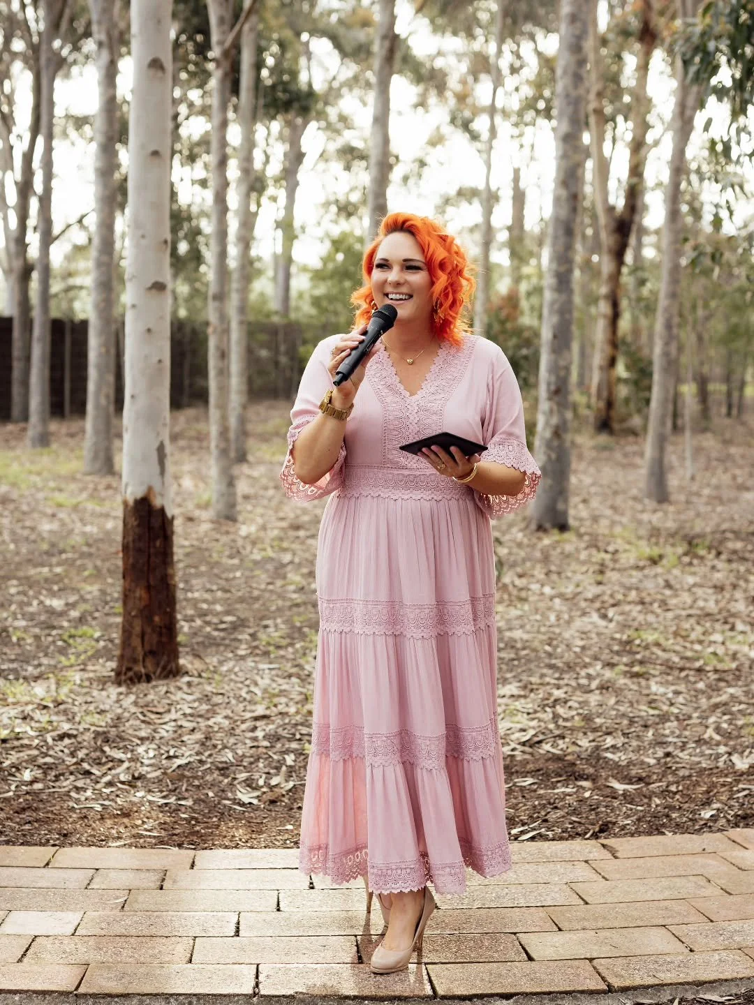 My last wedding for 2025 was on Tuesday at 11.30am just around the corner from my house in Bannockburn.....gotta love a morning weekday union 🤍 Thank you to S+L for inviting me into your love and your life.... 🤍 I loved every single second of my ti