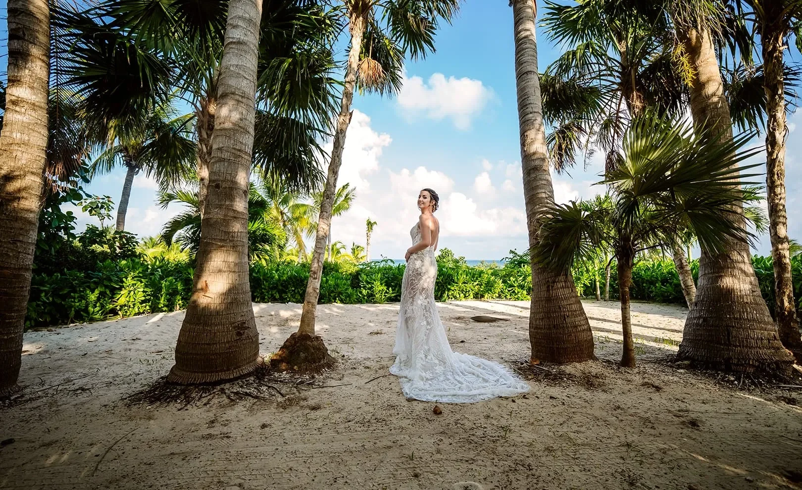 weddings_bride_moon_palace_the_grand_8c3dd88280_14fd2d91fa.webp