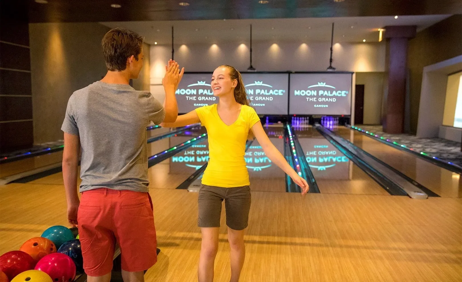 couple_bowling_at_moon_palace_the_grand_effc2153d6_3a18eb76b6.webp
