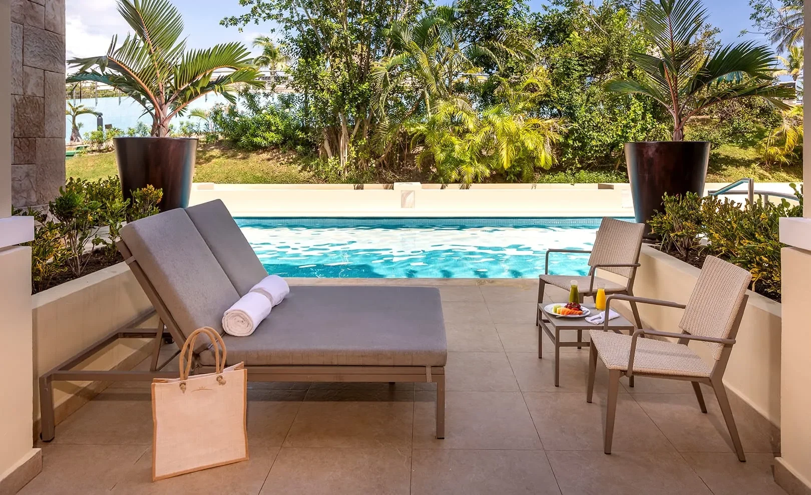 terrace_swim_up_suite_moon_palace_the_grand_adbfacd1b8_ce8a6237fc.webp